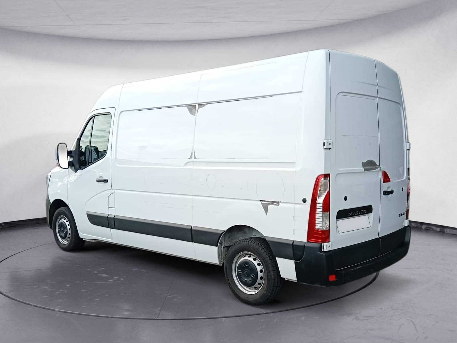 Vente en ligne Renault Master Fourgon MASTER FGN TRAC F3300 L2H2 BLUE DCI 135 au prix de 23 790 €