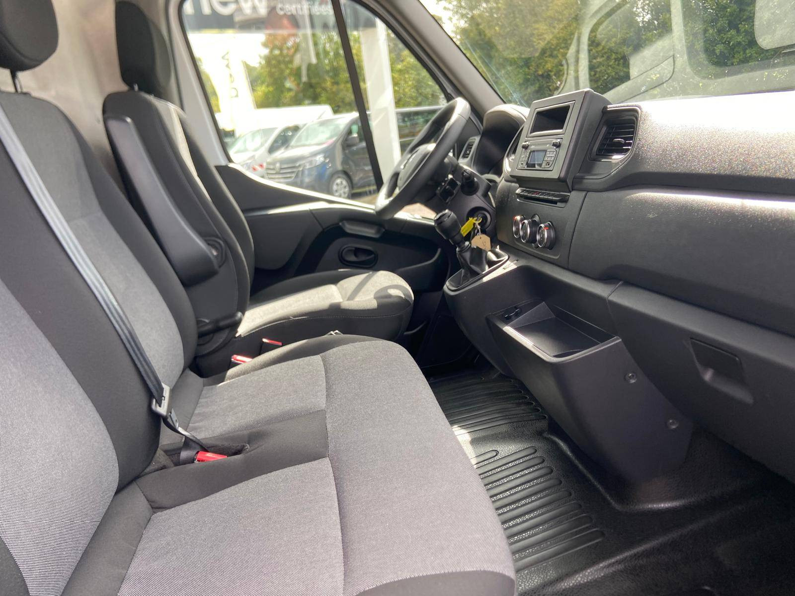 Vente en ligne Renault Master Fourgon MASTER FGN TRAC F3500 L2H2 BLUE DCI 135 au prix de 25 790 €