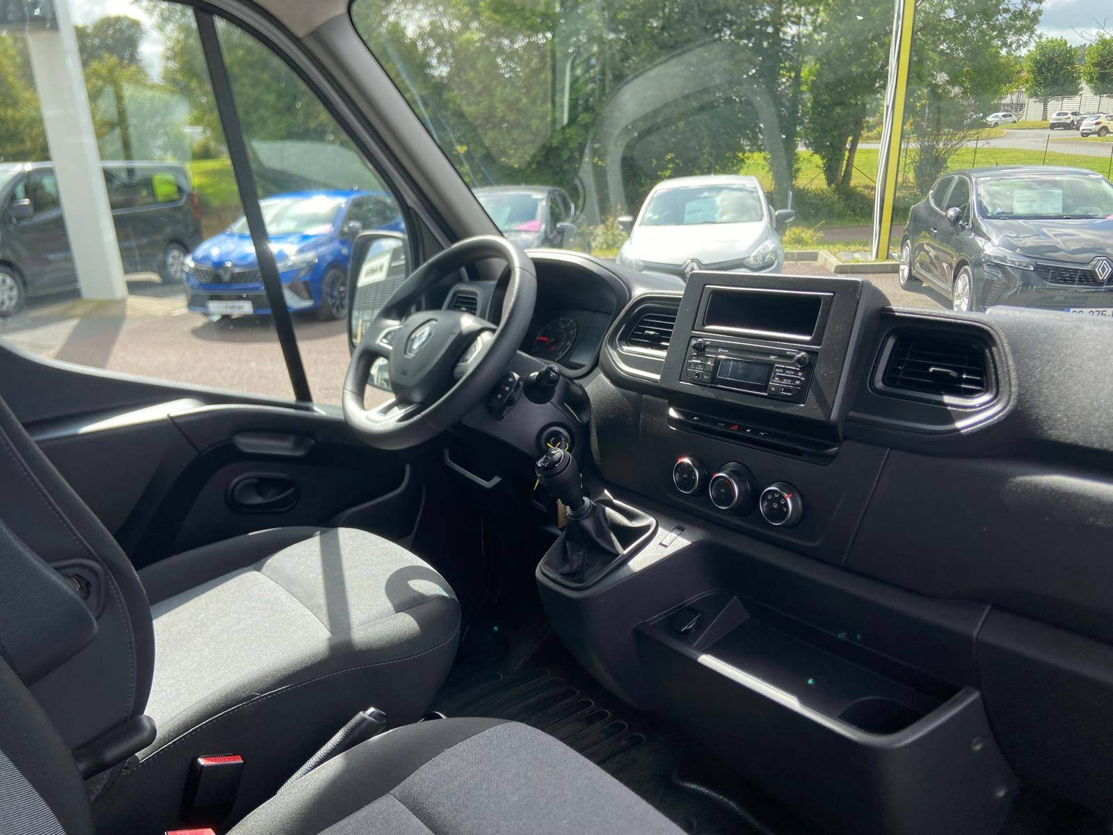 Vente en ligne Renault Master Fourgon MASTER FGN TRAC F3500 L2H2 BLUE DCI 135 au prix de 25 790 €