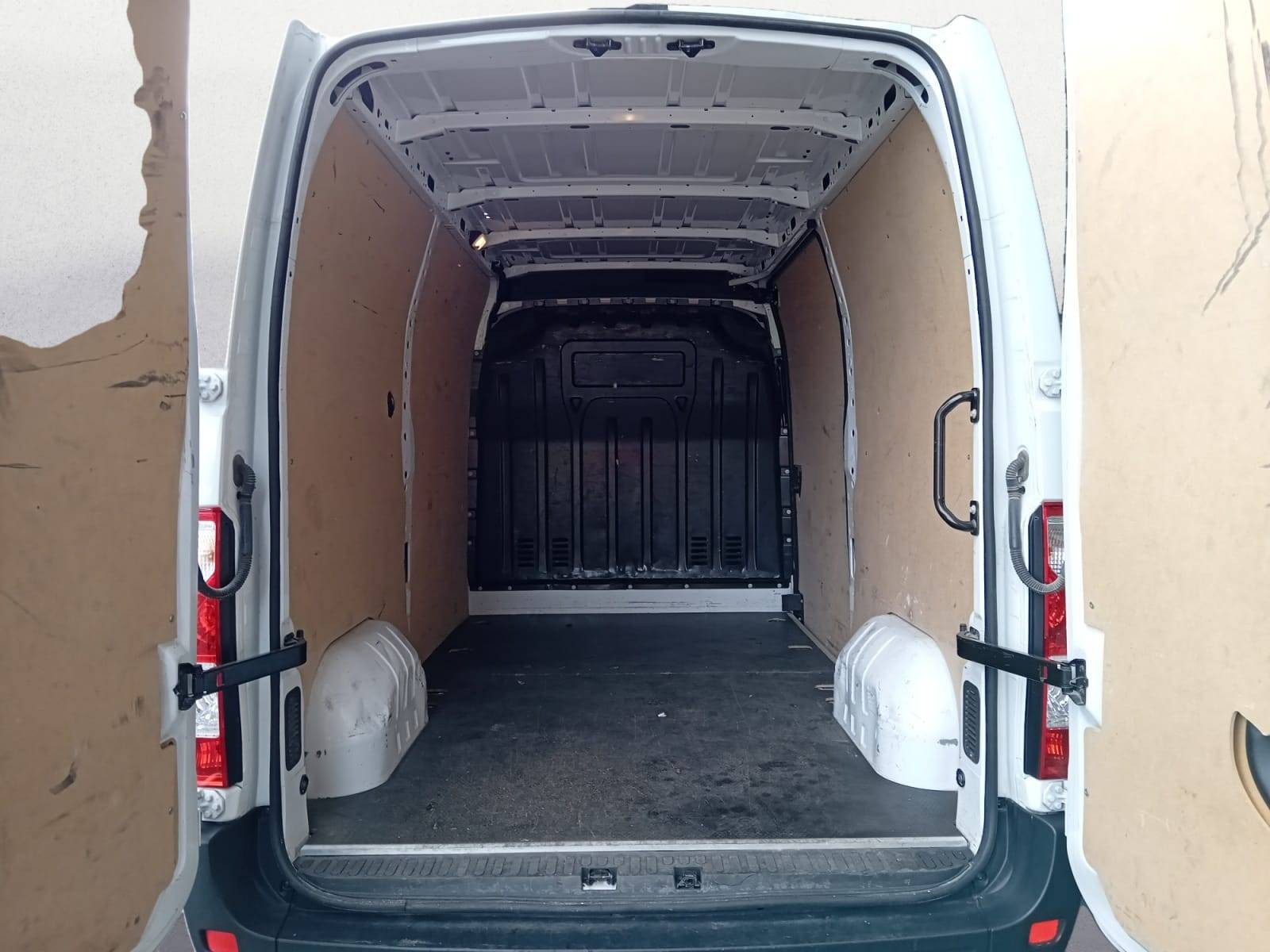 Vente en ligne Renault Master Fourgon MASTER FGN TRAC F3300 L2H2 BLUE DCI 135 au prix de 23 790 €