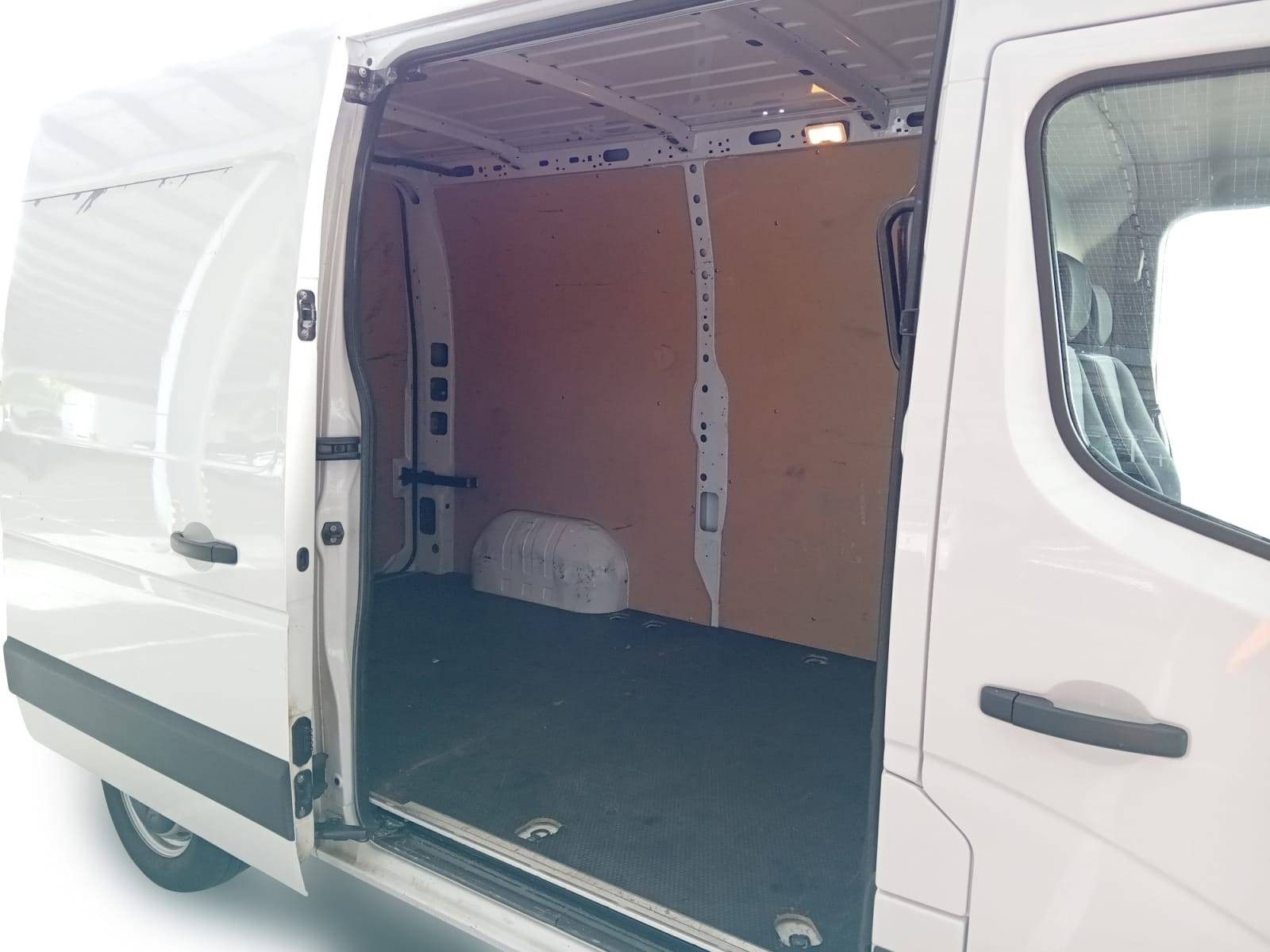 Vente en ligne Renault Master Fourgon MASTER FGN TRAC F3300 L2H2 BLUE DCI 135 au prix de 23 790 €