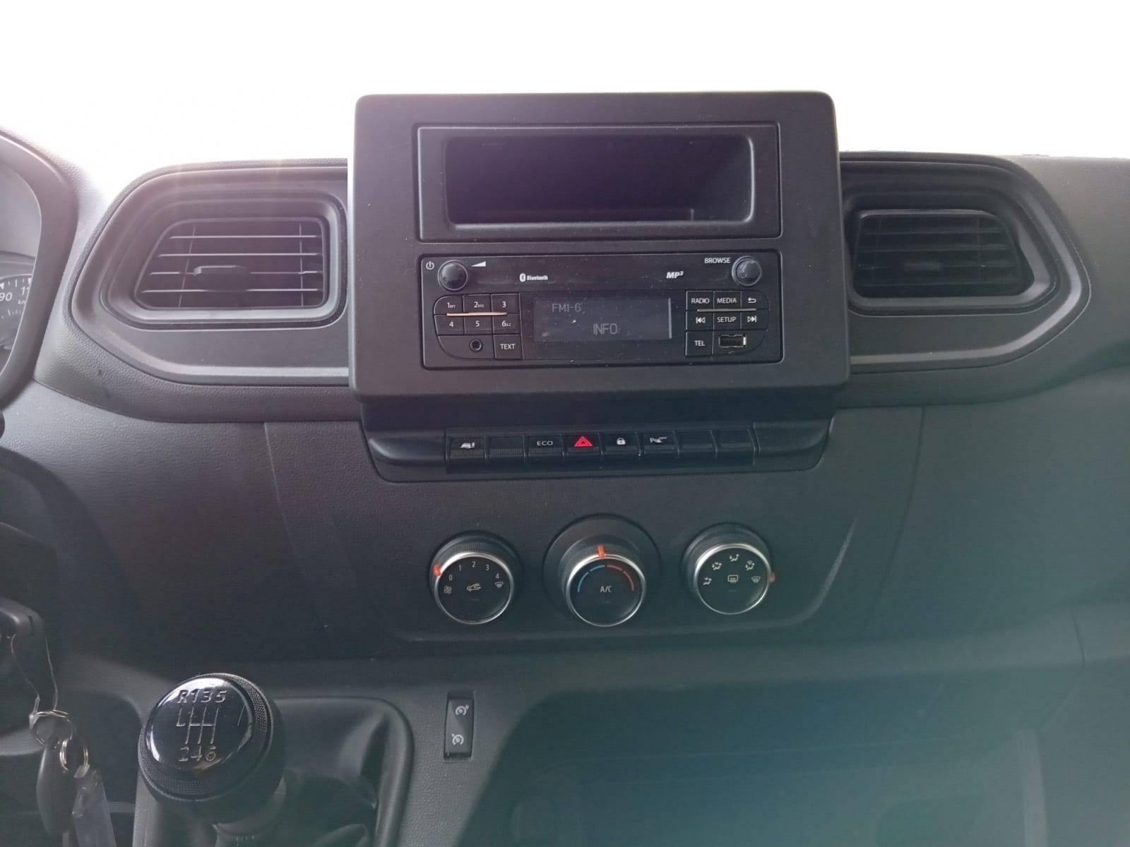 Vente en ligne Renault Master Fourgon MASTER FGN TRAC F3300 L2H2 BLUE DCI 135 au prix de 23 790 €