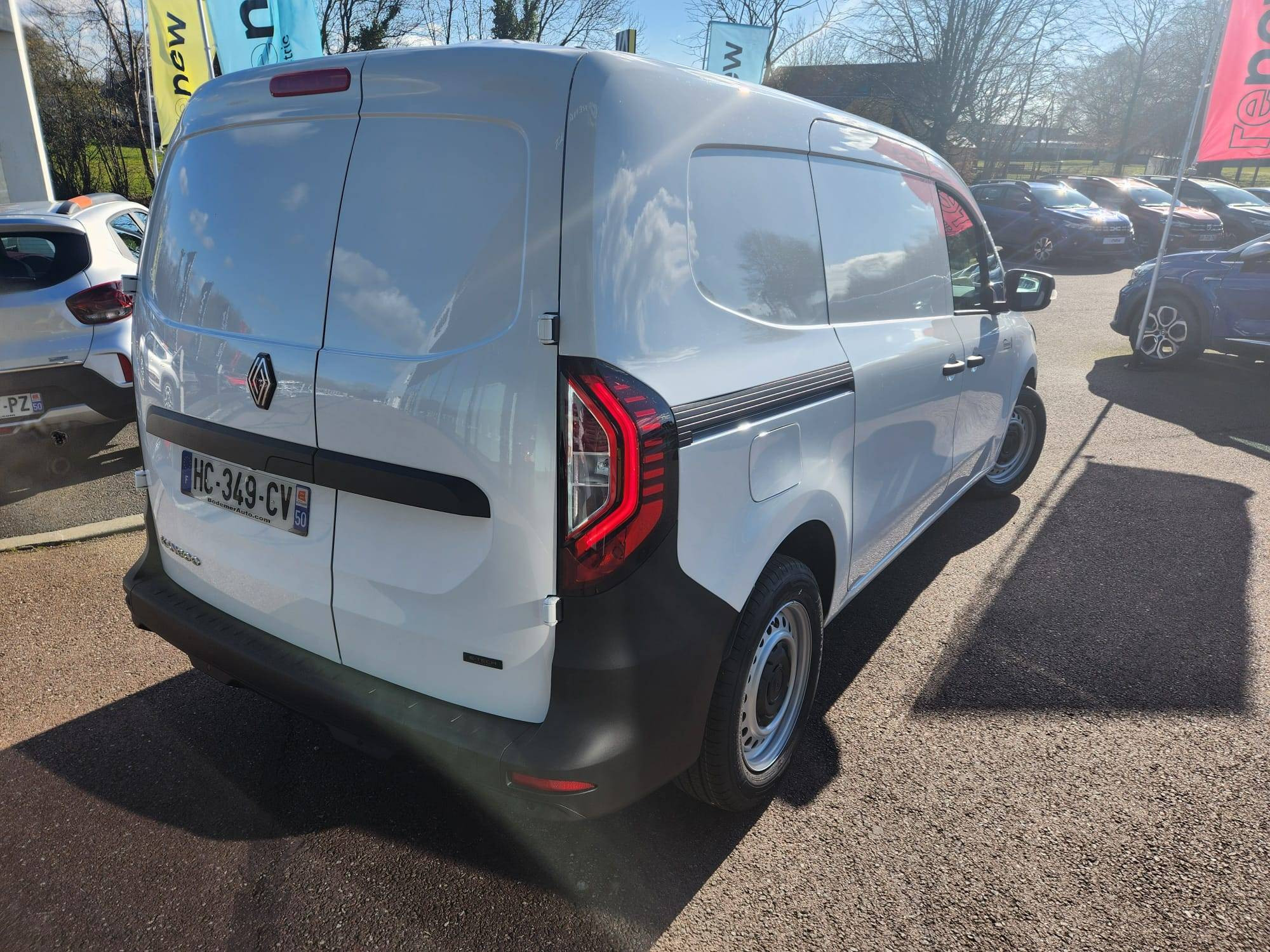 Vente en ligne Renault Kangoo Van E-Tech  FG TOLE L2 AC11 GSR2 au prix de 37 990 €
