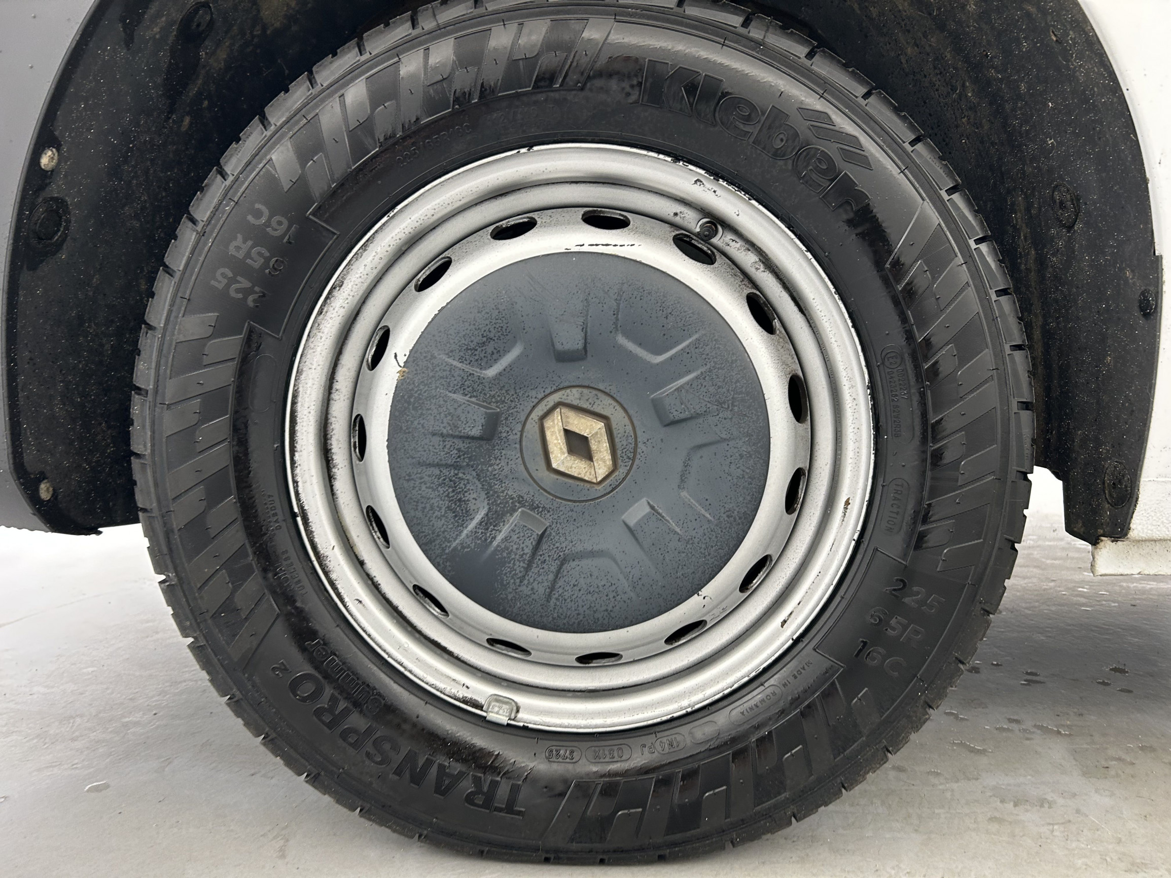 Vente en ligne Renault Master Benne MASTER BENNE TRACTION 3T5 L2 DCI 135 au prix de 25 990 €