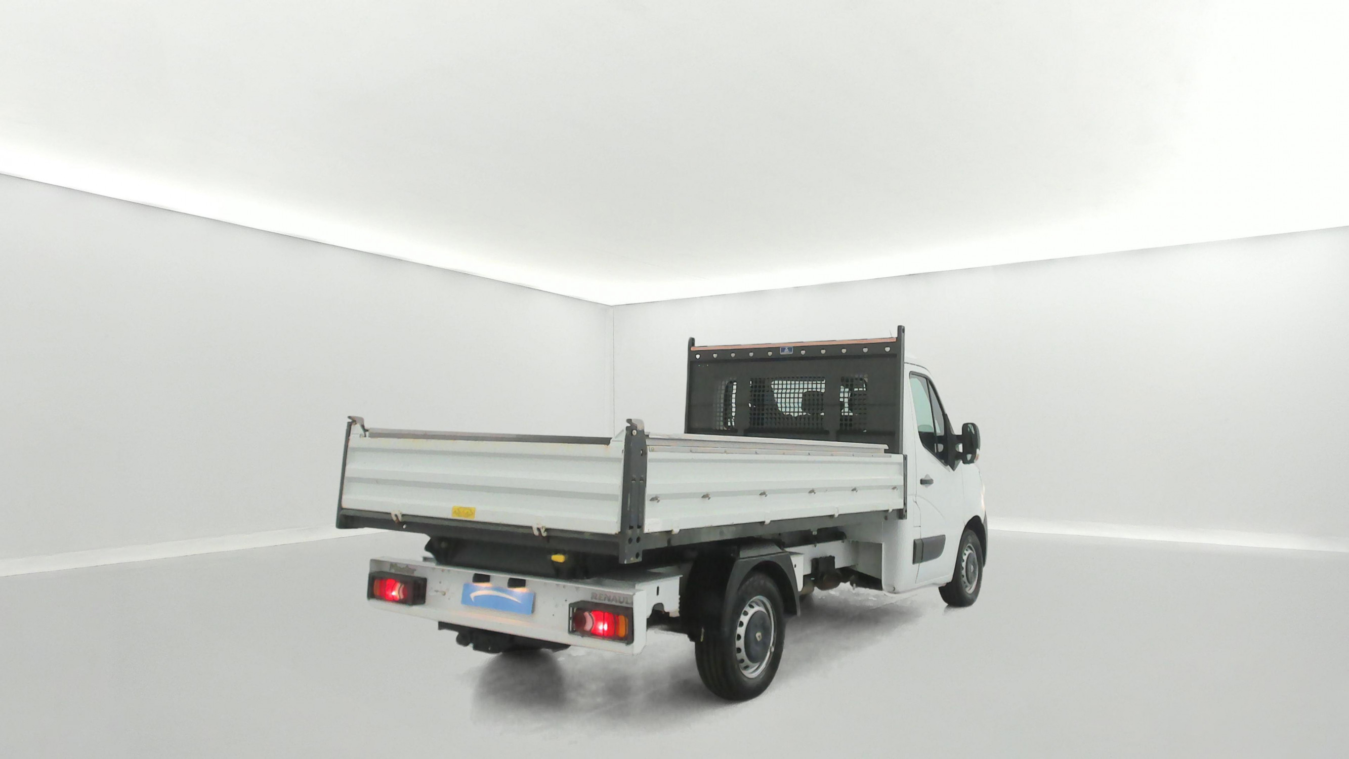 Vente en ligne Renault Master Benne MASTER BENNE TRACTION 3T5 L2 DCI 135 au prix de 25 990 €
