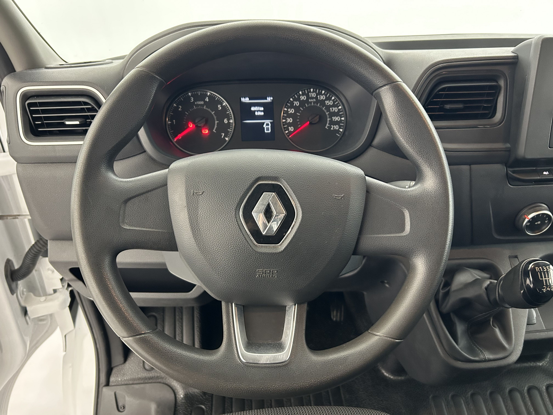 Vente en ligne Renault Master Benne MASTER BENNE TRACTION 3T5 L2 DCI 135 au prix de 25 990 €