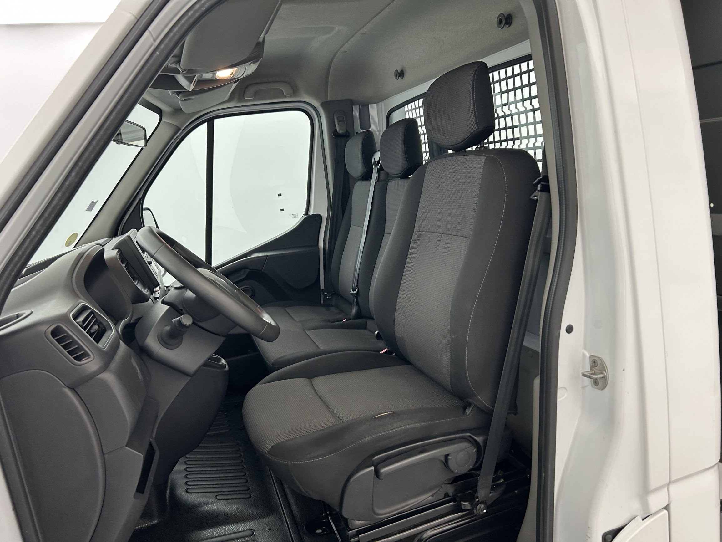 Vente en ligne Renault Master Benne MASTER BENNE TRACTION 3T5 L2 DCI 135 au prix de 25 990 €