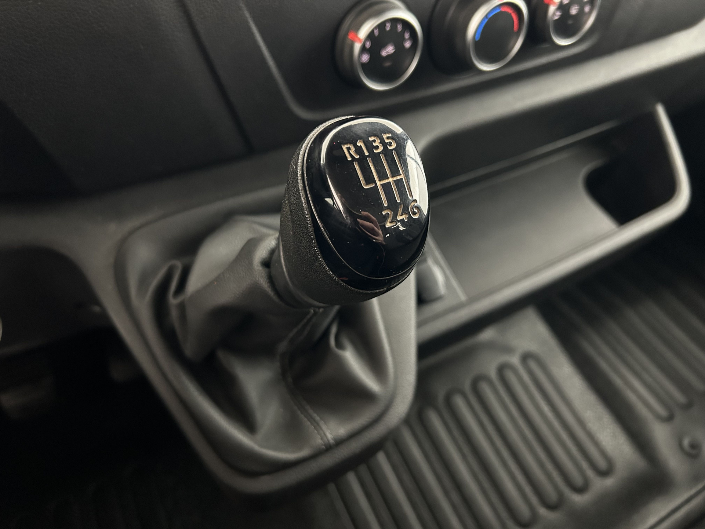 Vente en ligne Renault Master Benne MASTER BENNE TRACTION 3T5 L2 DCI 135 au prix de 25 990 €