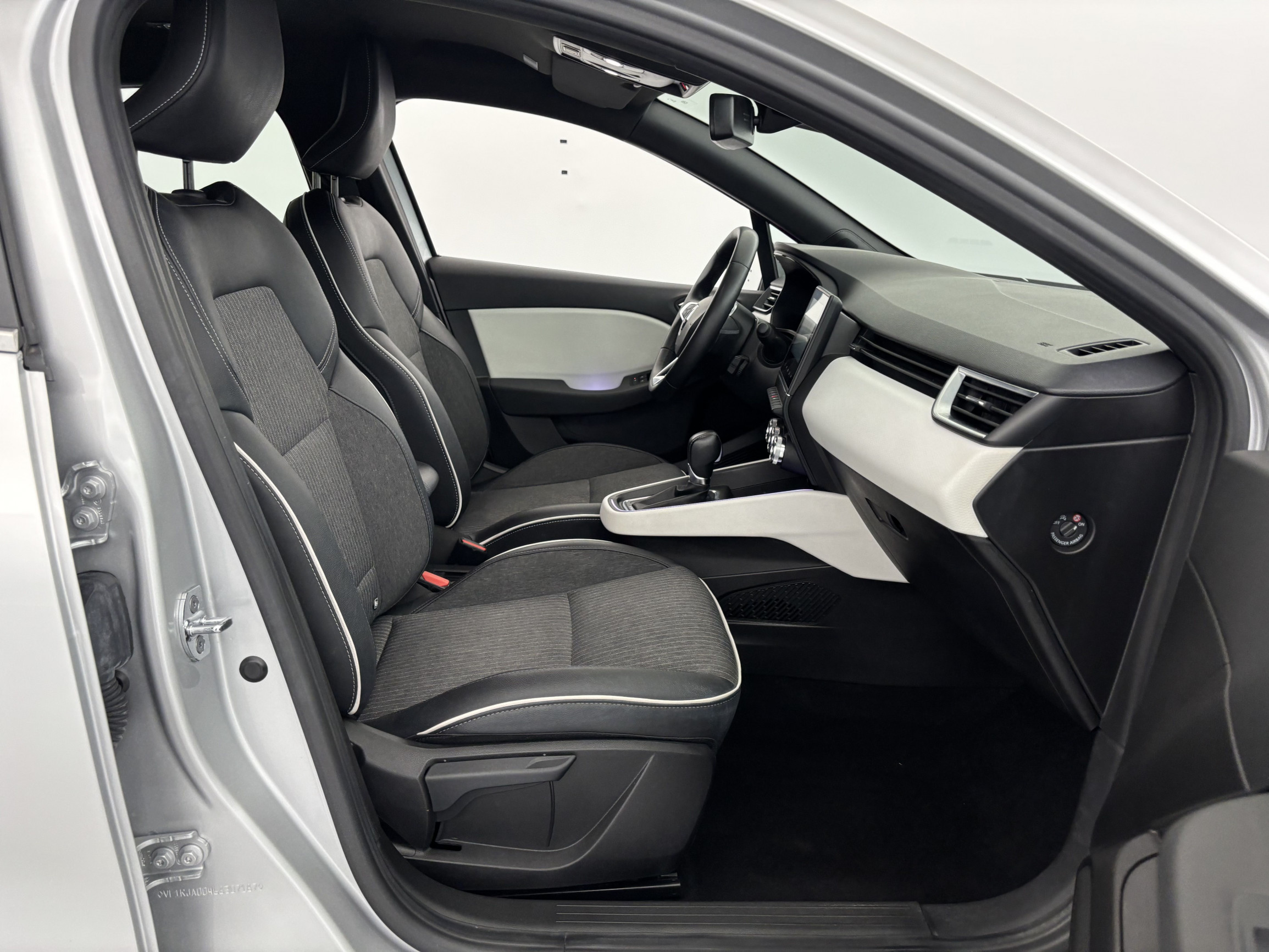 Vente en ligne Renault Clio 5 Clio E-Tech 140 - 21N au prix de 15 890 €