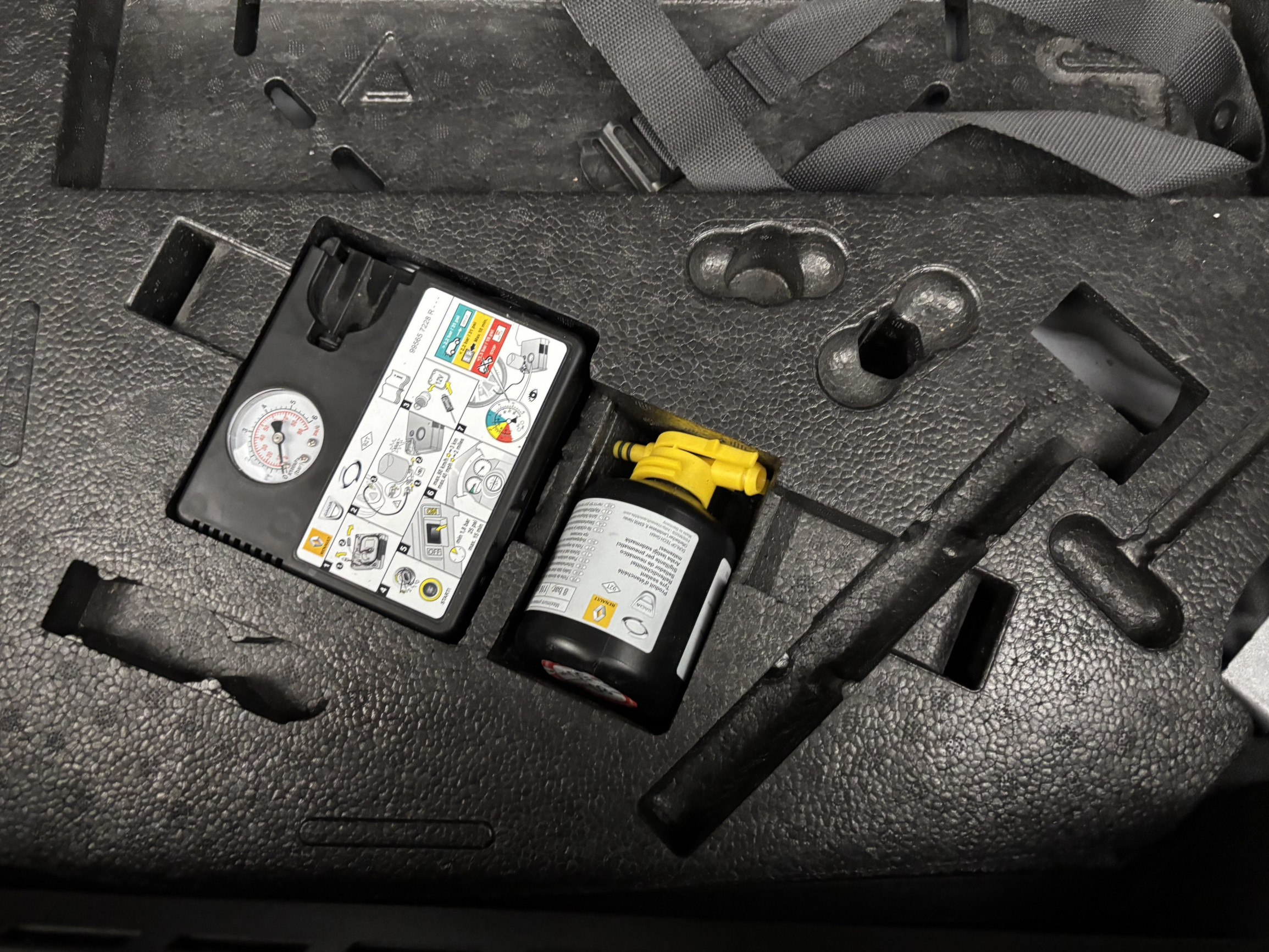 Vente en ligne Renault Clio 5 Clio E-Tech 140 - 21N au prix de 15 890 €