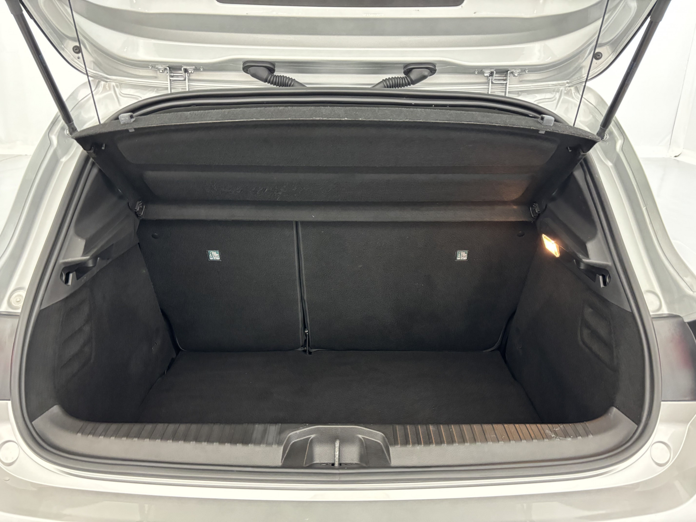 Vente en ligne Renault Clio 5 Clio E-Tech 140 - 21N au prix de 15 890 €