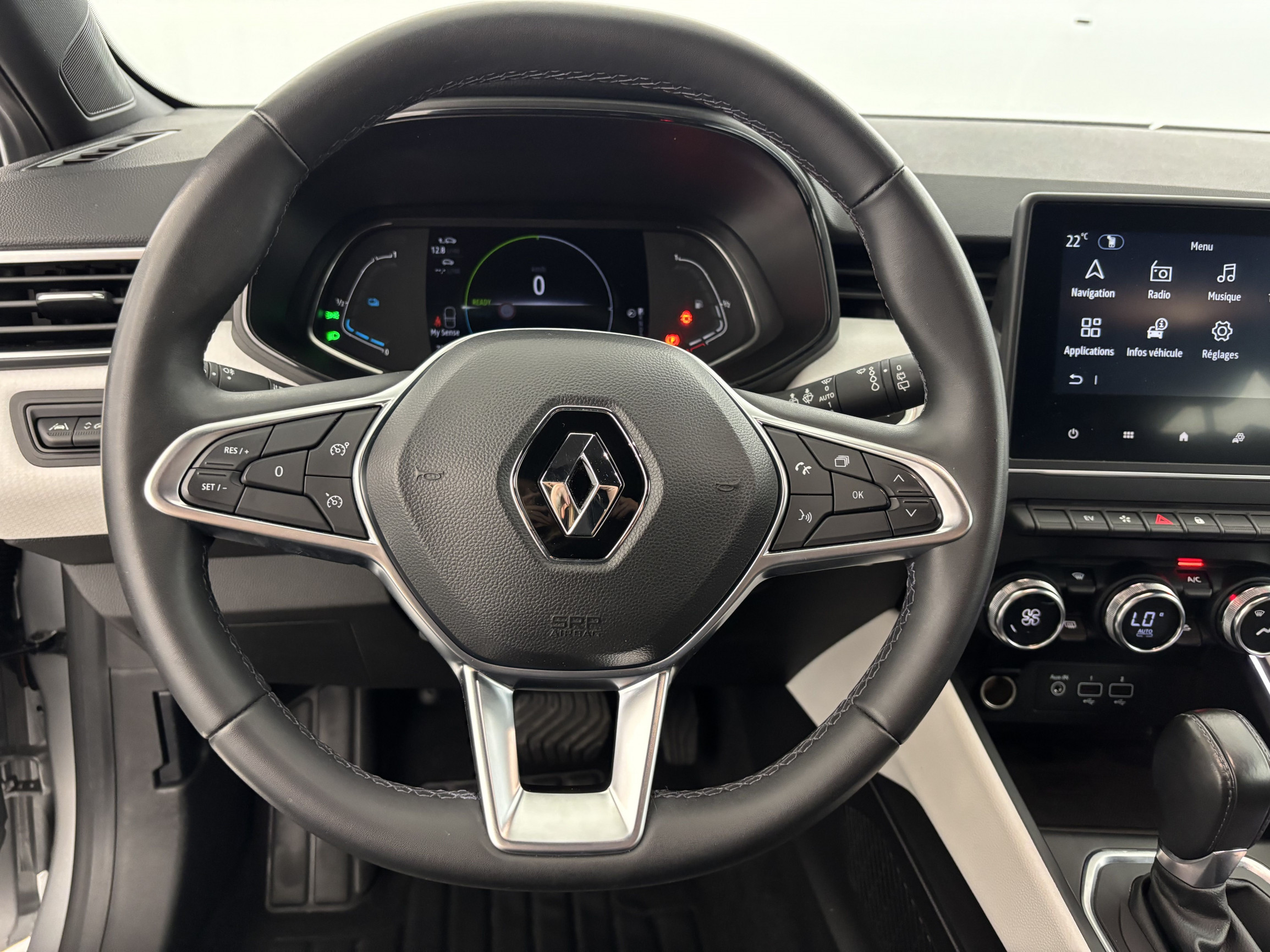 Vente en ligne Renault Clio 5 Clio E-Tech 140 - 21N au prix de 15 890 €