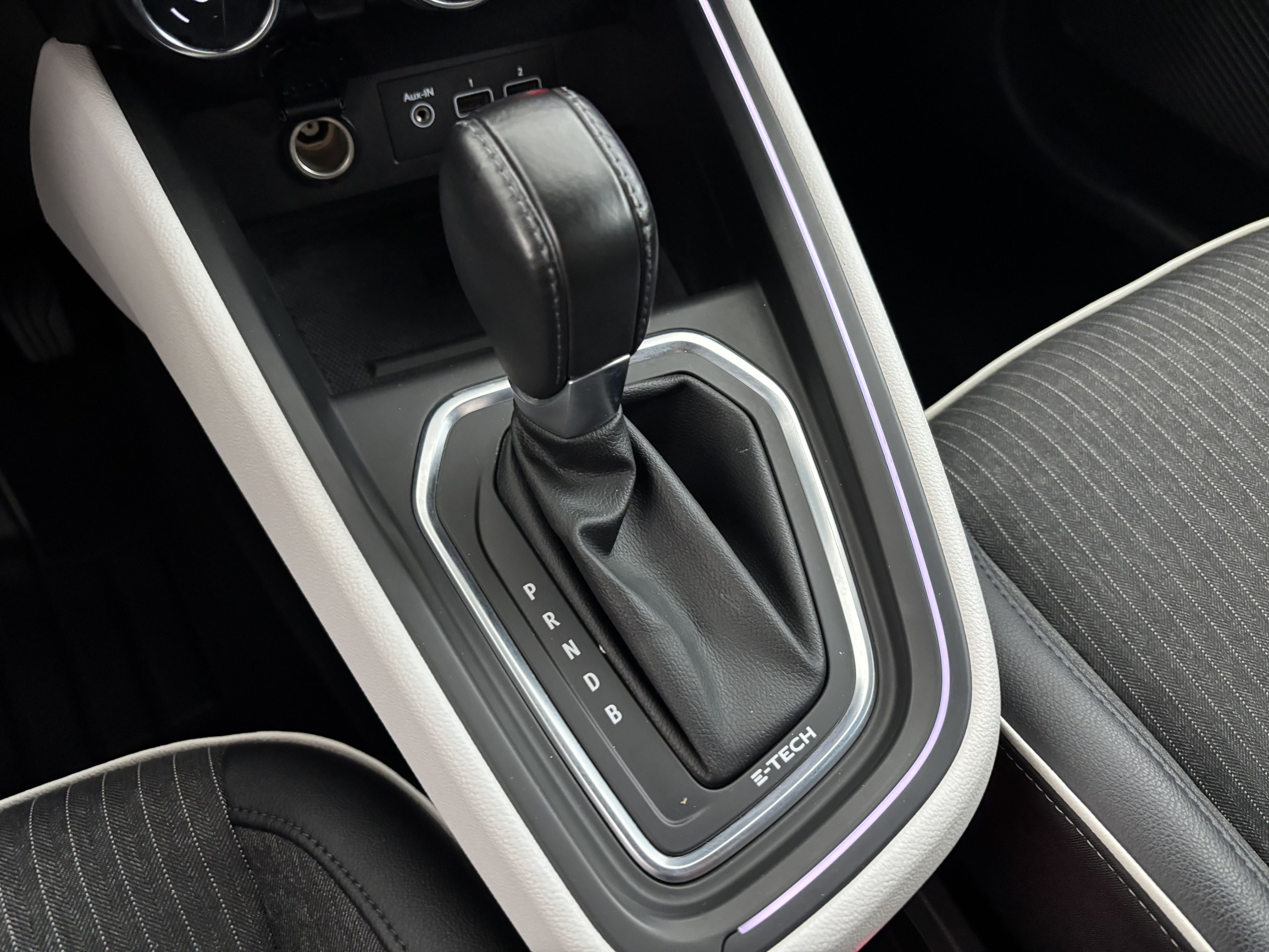 Vente en ligne Renault Clio 5 Clio E-Tech 140 - 21N au prix de 15 890 €