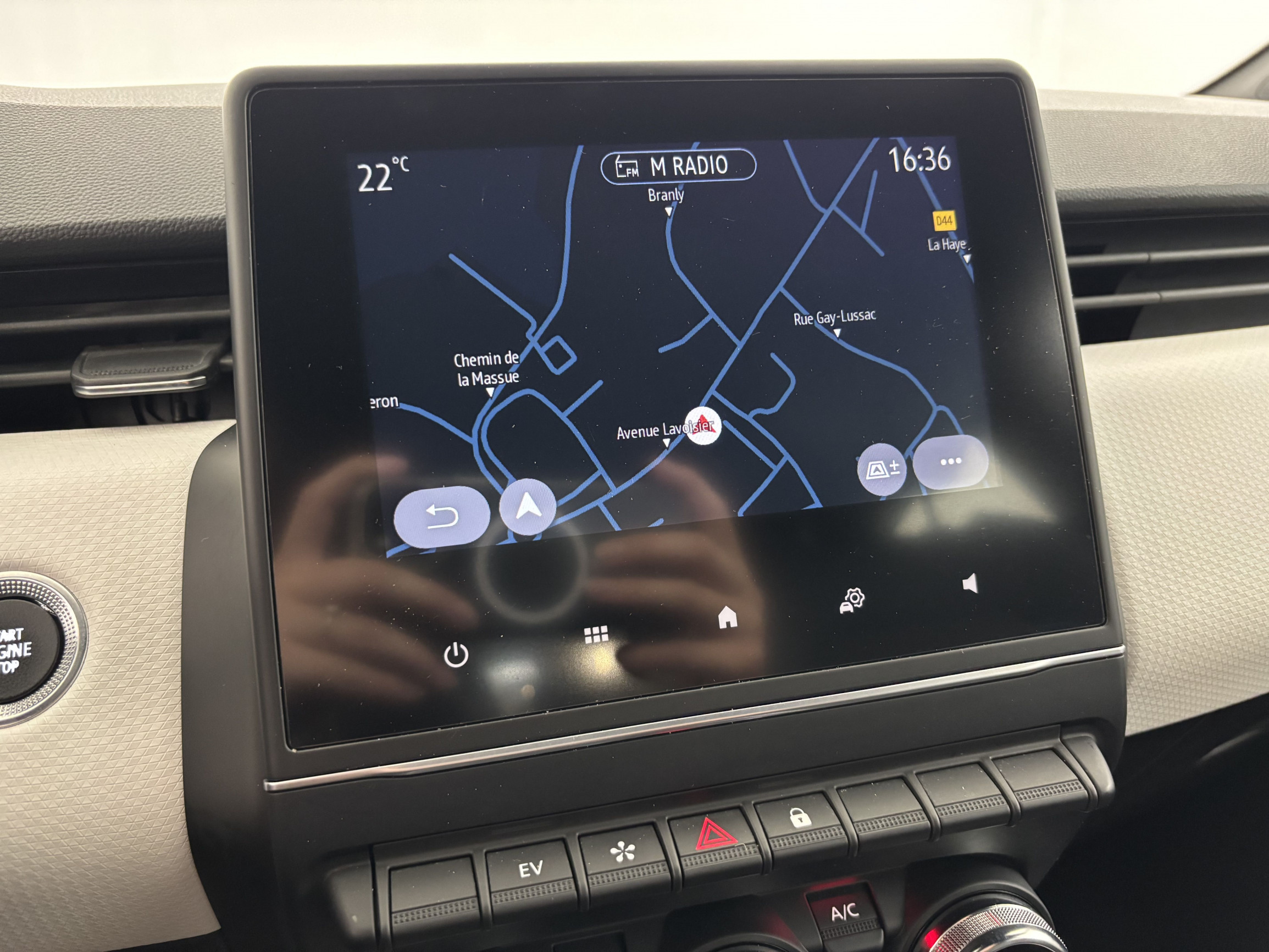 Vente en ligne Renault Clio 5 Clio E-Tech 140 - 21N au prix de 15 890 €