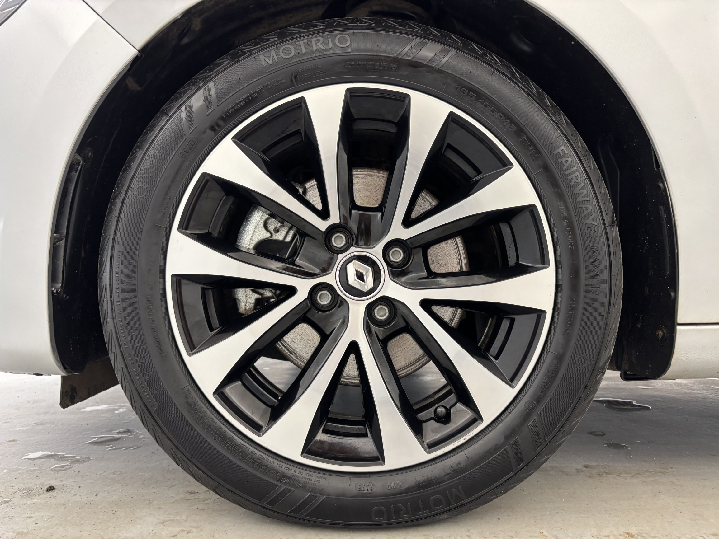 Vente en ligne Renault Clio 5 Clio E-Tech 140 - 21N au prix de 15 890 €