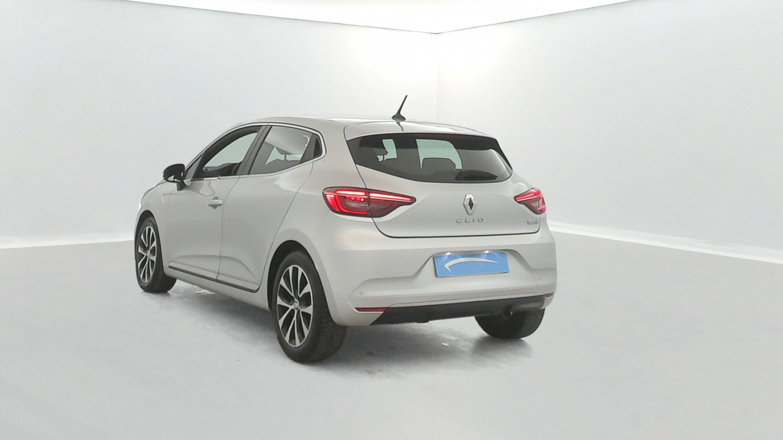 Vente en ligne Renault Clio 5 Clio E-Tech 140 - 21N au prix de 15 890 €