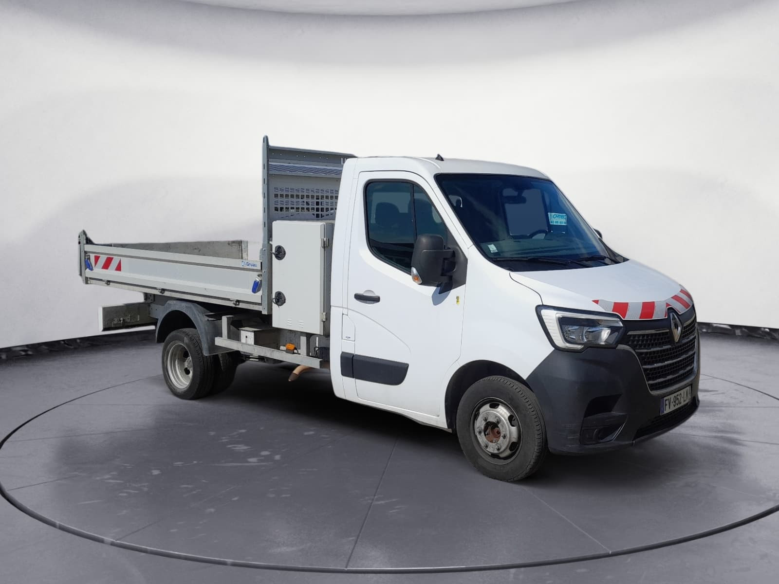 Vente en ligne Renault Master 3 Châssis Cabine BENNE PROPULSION + COFFRE ROUES JUMELEES 3T5 L3 DCI 130 au prix de 27 990 €