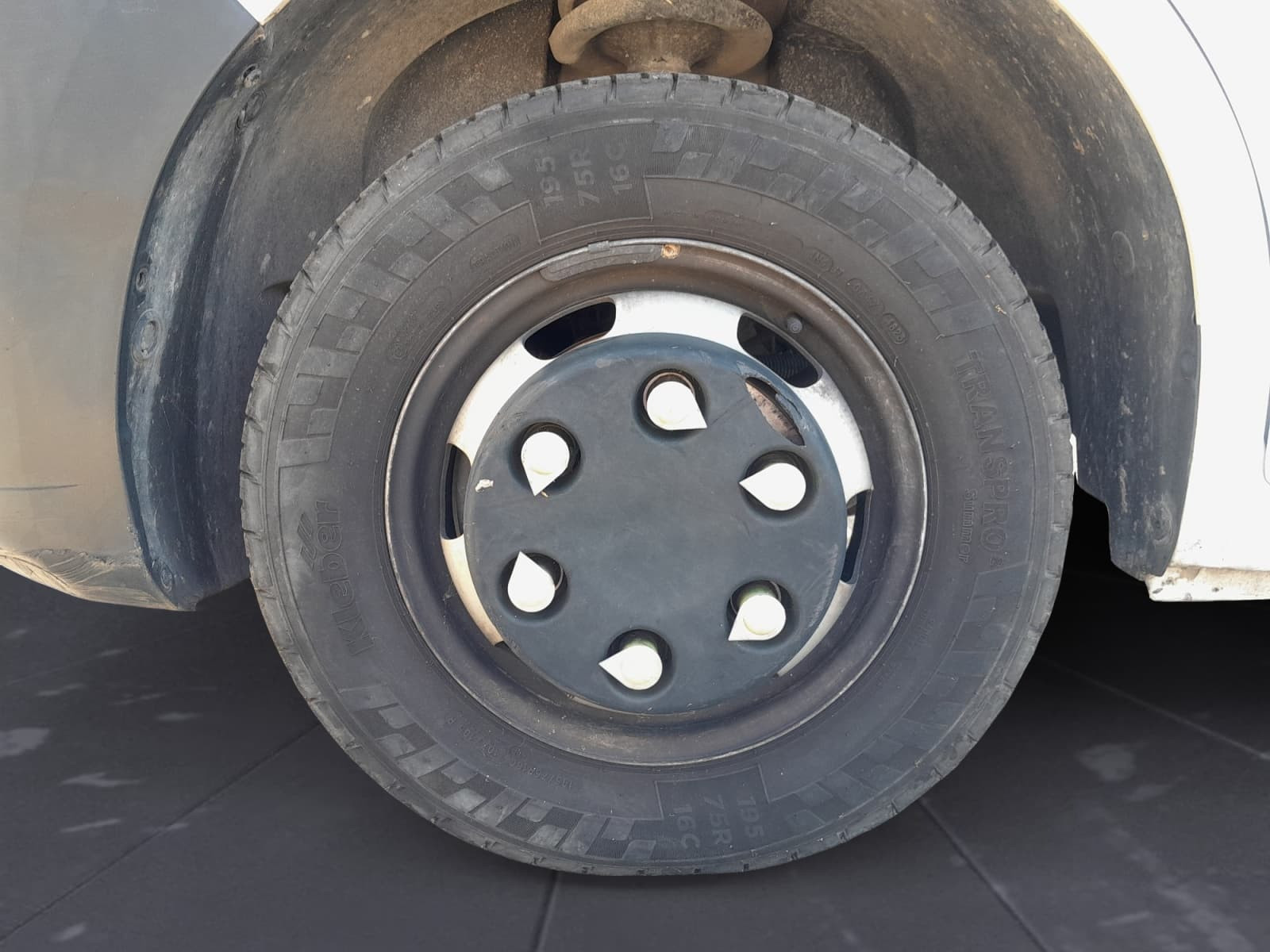 Vente en ligne Renault Master 3 Châssis Cabine BENNE PROPULSION + COFFRE ROUES JUMELEES 3T5 L3 DCI 130 au prix de 27 990 €