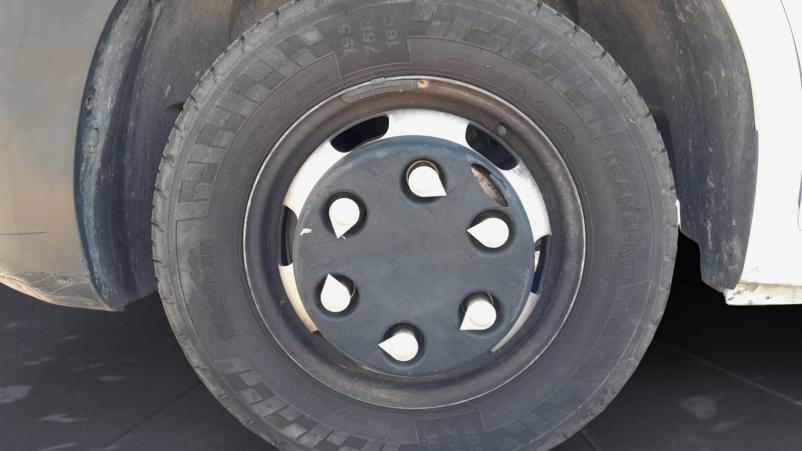 Vente en ligne Renault Master 3 Châssis Cabine MASTER BENNE PROPULSION ROUES JUMELEES 3T5 + COFFRE L3 DCI 130 au prix de 27 990 €