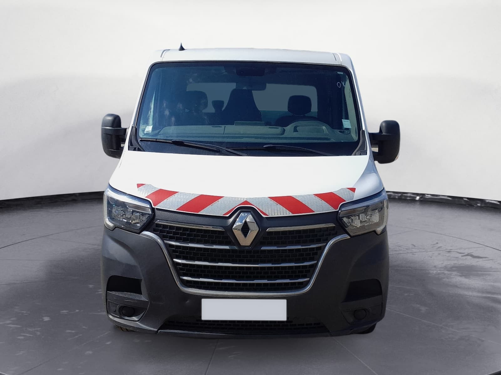 Vente en ligne Renault Master 3 Châssis Cabine BENNE PROPULSION + COFFRE ROUES JUMELEES 3T5 L3 DCI 130 au prix de 27 990 €