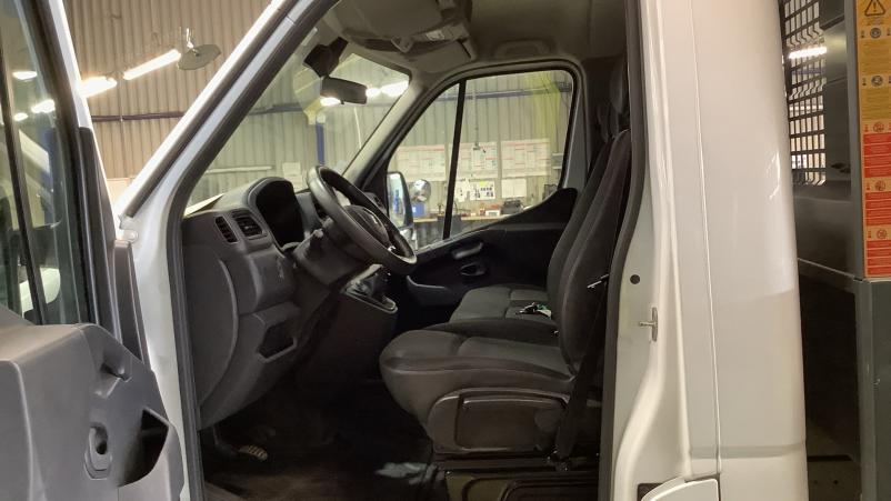 Vente en ligne Renault Master Benne MASTER TRACTION 3T5 L2 2.3DCI 135 au prix de 25 990 €