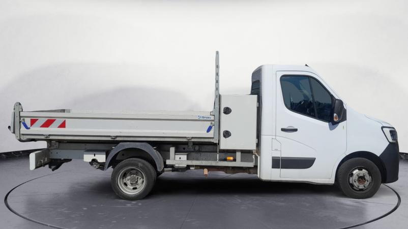 Vente en ligne Renault Master 3 Châssis Cabine MASTER BENNE PROPULSION ROUES JUMELEES 3T5 + COFFRE L3 DCI 130 au prix de 27 990 €
