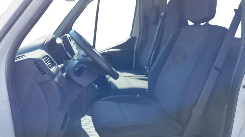Vente en ligne Renault Master 3 Châssis Cabine MASTER BENNE PROPULSION ROUES JUMELEES 3T5 + COFFRE L3 DCI 130 au prix de 27 990 €