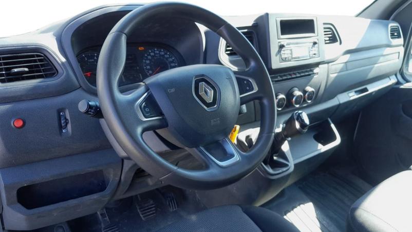 Vente en ligne Renault Master 3 Châssis Cabine MASTER BENNE PROPULSION ROUES JUMELEES 3T5 + COFFRE L3 DCI 130 au prix de 27 990 €