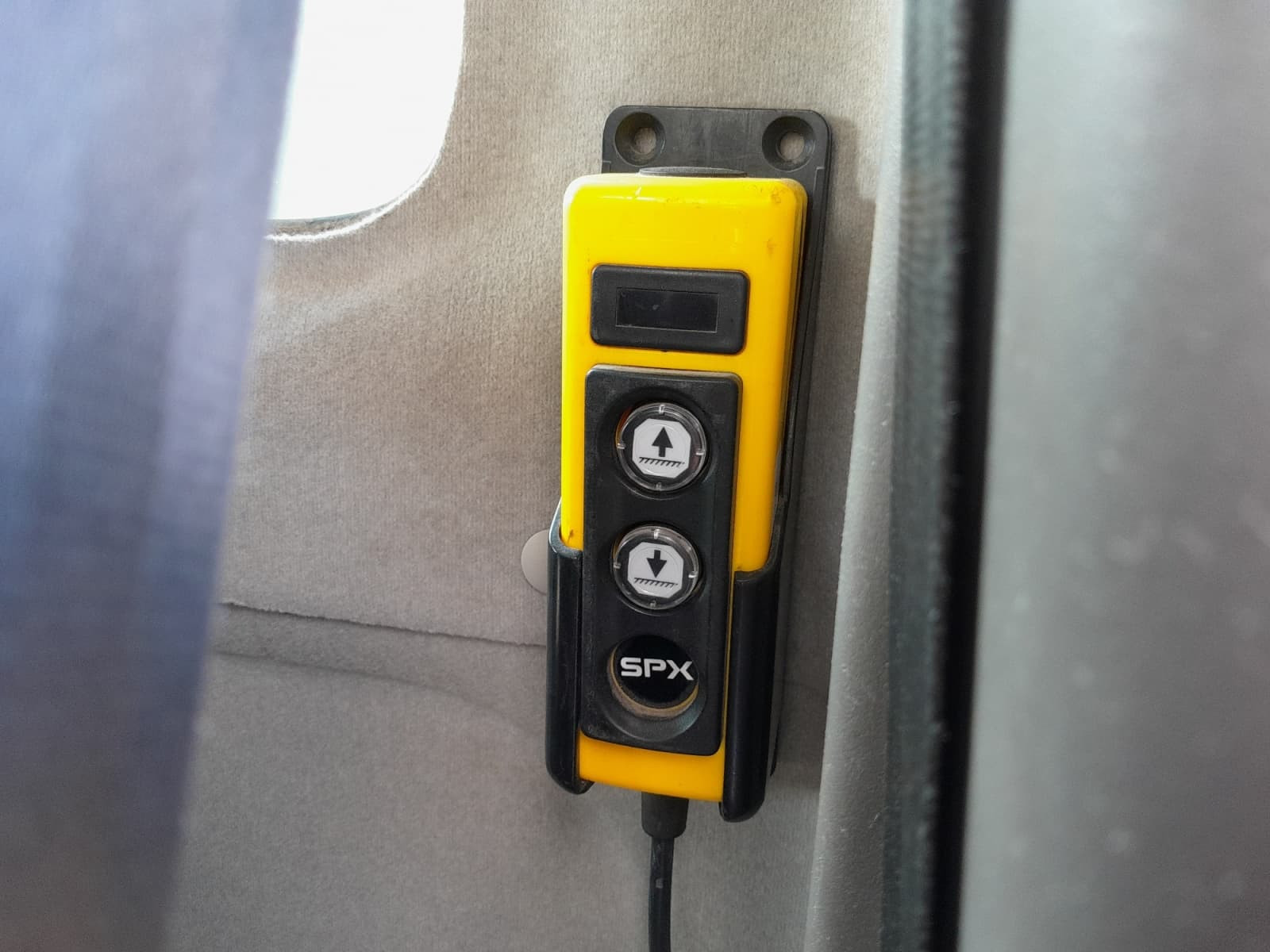 Vente en ligne Renault Master 3 Châssis Cabine BENNE PROPULSION + COFFRE ROUES JUMELEES 3T5 L3 DCI 130 au prix de 27 990 €