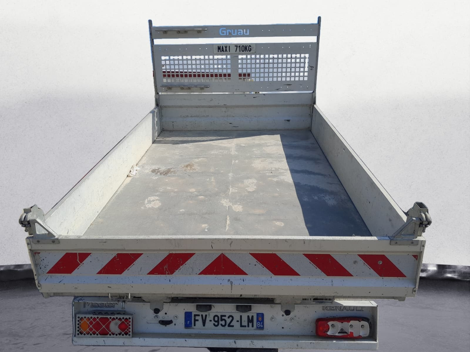 Vente en ligne Renault Master 3 Châssis Cabine BENNE PROPULSION + COFFRE ROUES JUMELEES 3T5 L3 DCI 130 au prix de 27 990 €