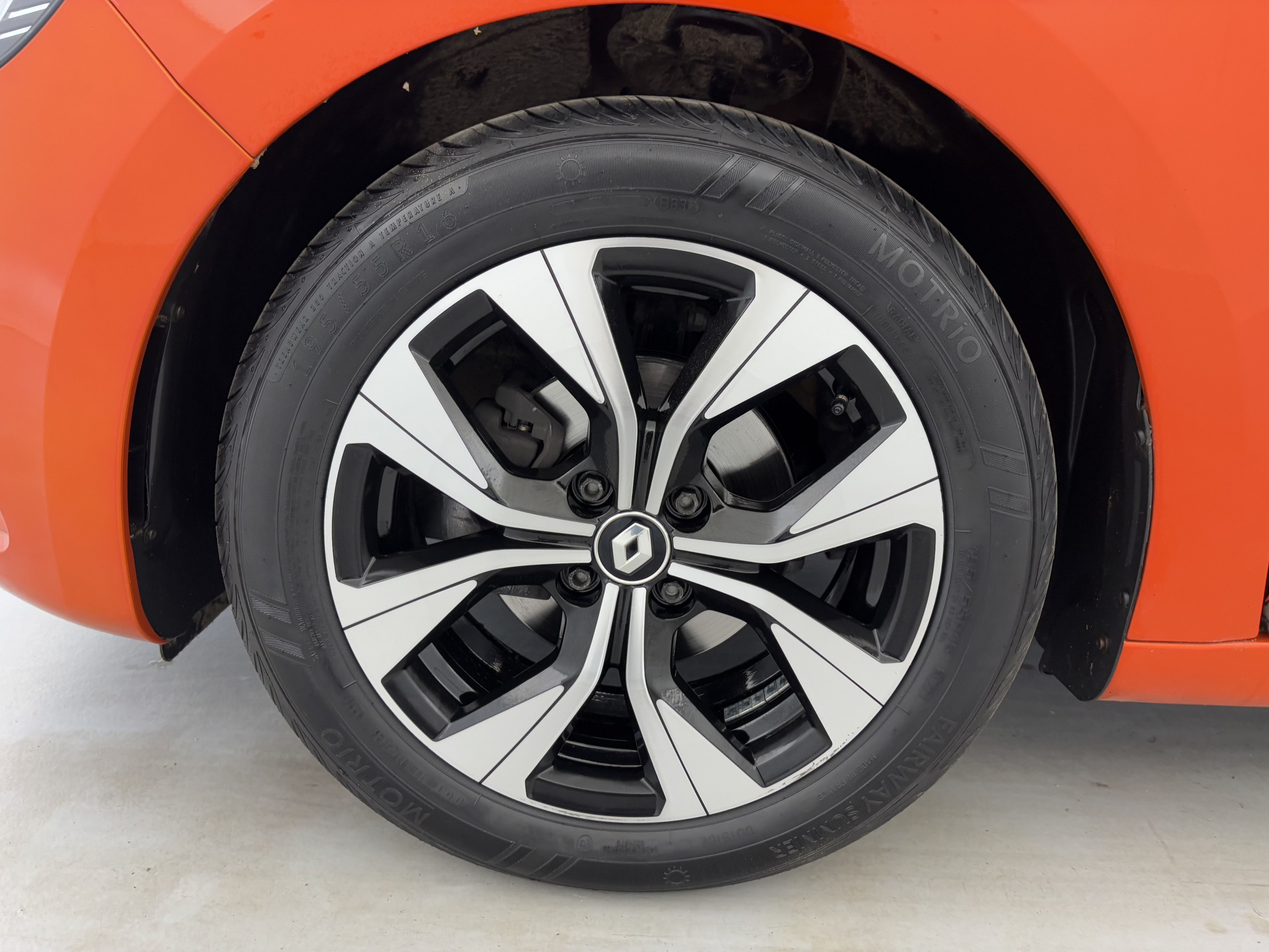 Vente en ligne Renault Clio 5 Clio TCe 90 - 21N au prix de 14 290 €