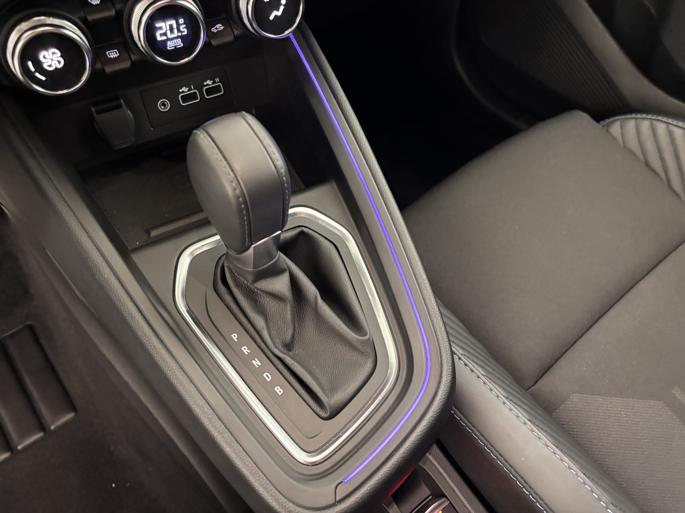 Vente en ligne Renault Clio 5 Clio E-Tech full hybrid 145 au prix de 23 990 €