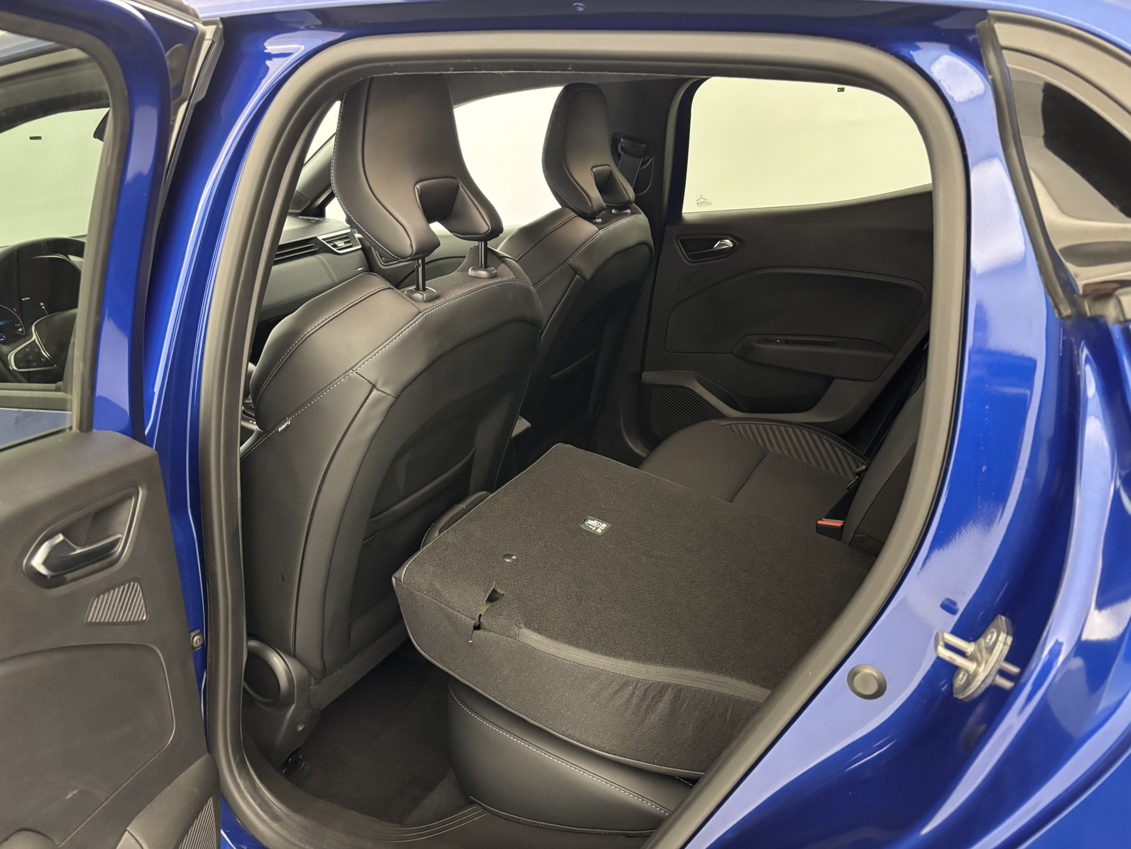 Vente en ligne Renault Clio 5 Clio E-Tech full hybrid 145 au prix de 23 990 €