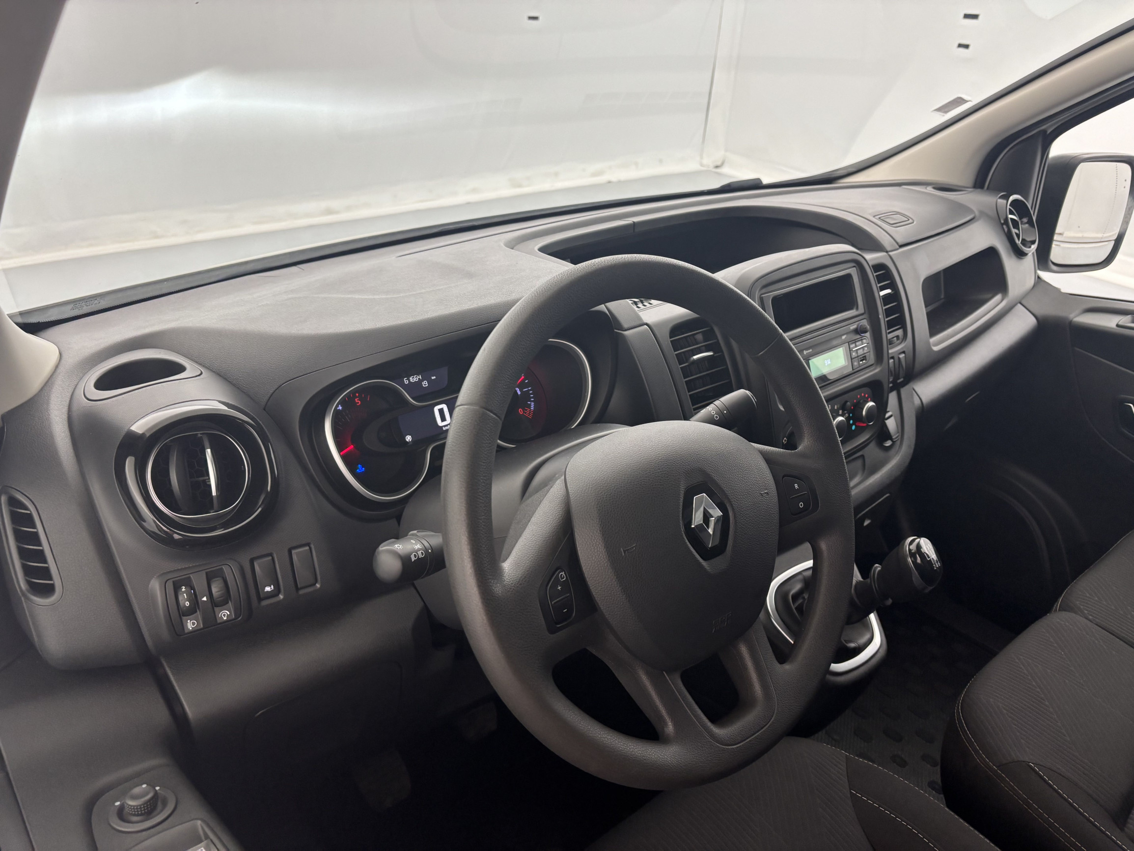 Vente en ligne Renault Trafic 3 Fourgon TRAFIC FGN L2H1 1300 KG DCI 95 au prix de 18 990 €