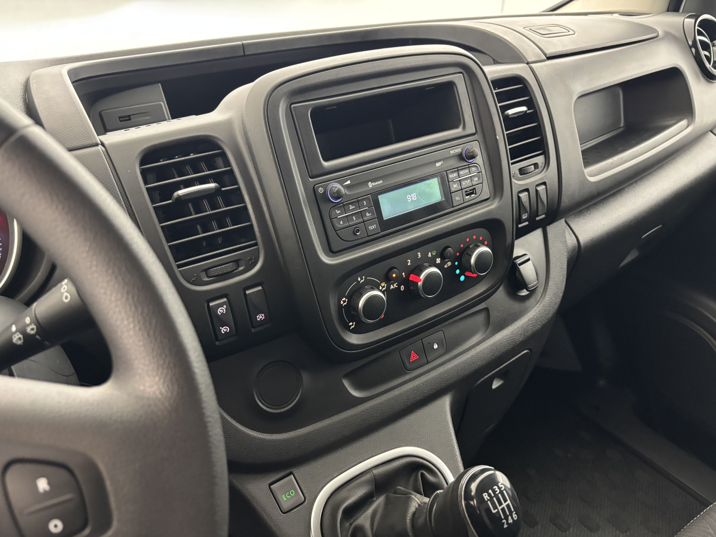 Vente en ligne Renault Trafic 3 Fourgon TRAFIC FGN L2H1 1300 KG DCI 95 au prix de 18 990 €