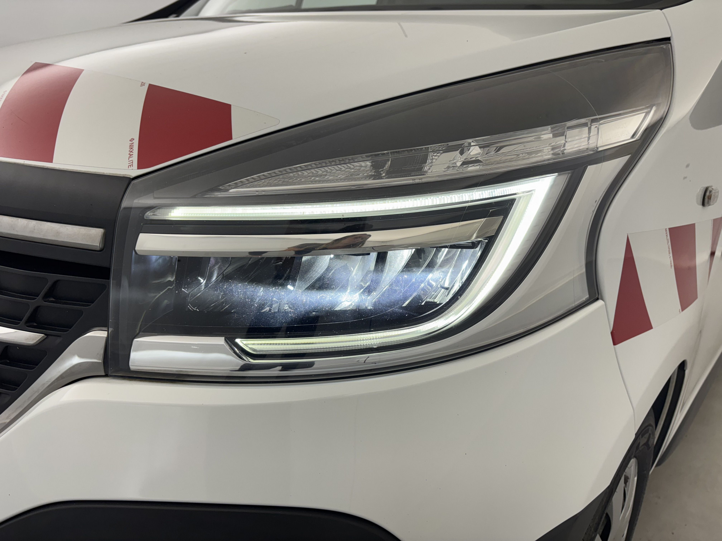 Vente en ligne Renault Trafic 3 Fourgon TRAFIC FGN L2H1 1300 KG DCI 95 au prix de 18 990 €