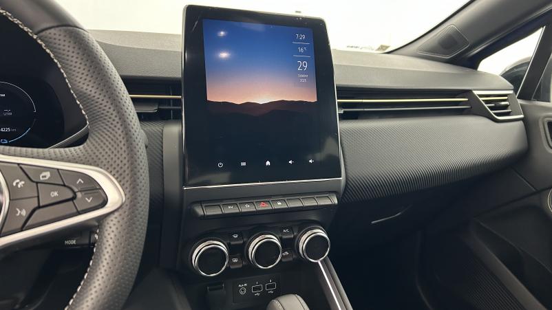 Vente en ligne Renault Clio 5 Clio E-Tech full hybrid 145 au prix de 20 990 €