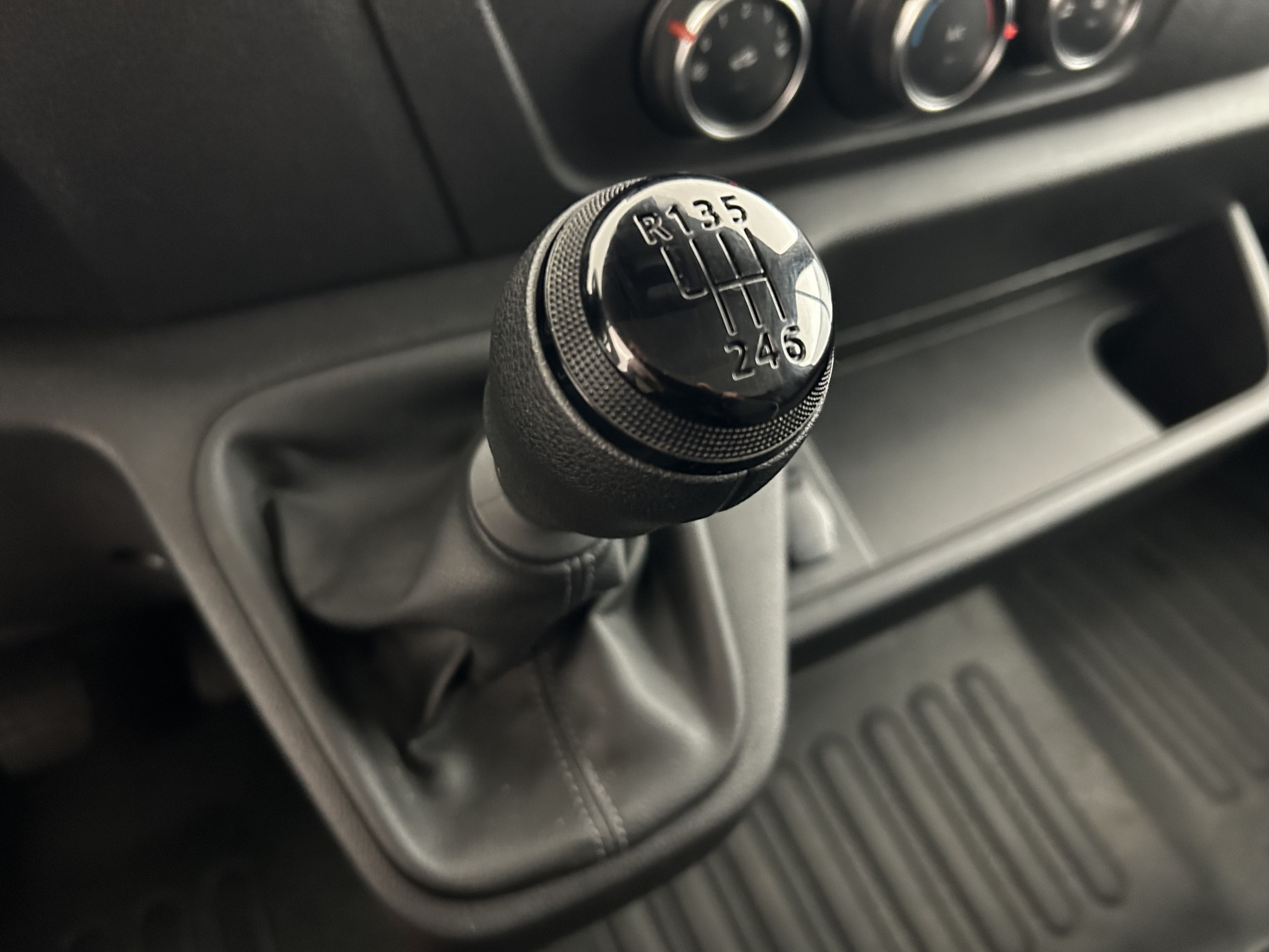 Vente en ligne Renault Master Fourgon MASTER FGN TRAC F3500 L2H2 BLUE DCI 135 au prix de 25 990 €