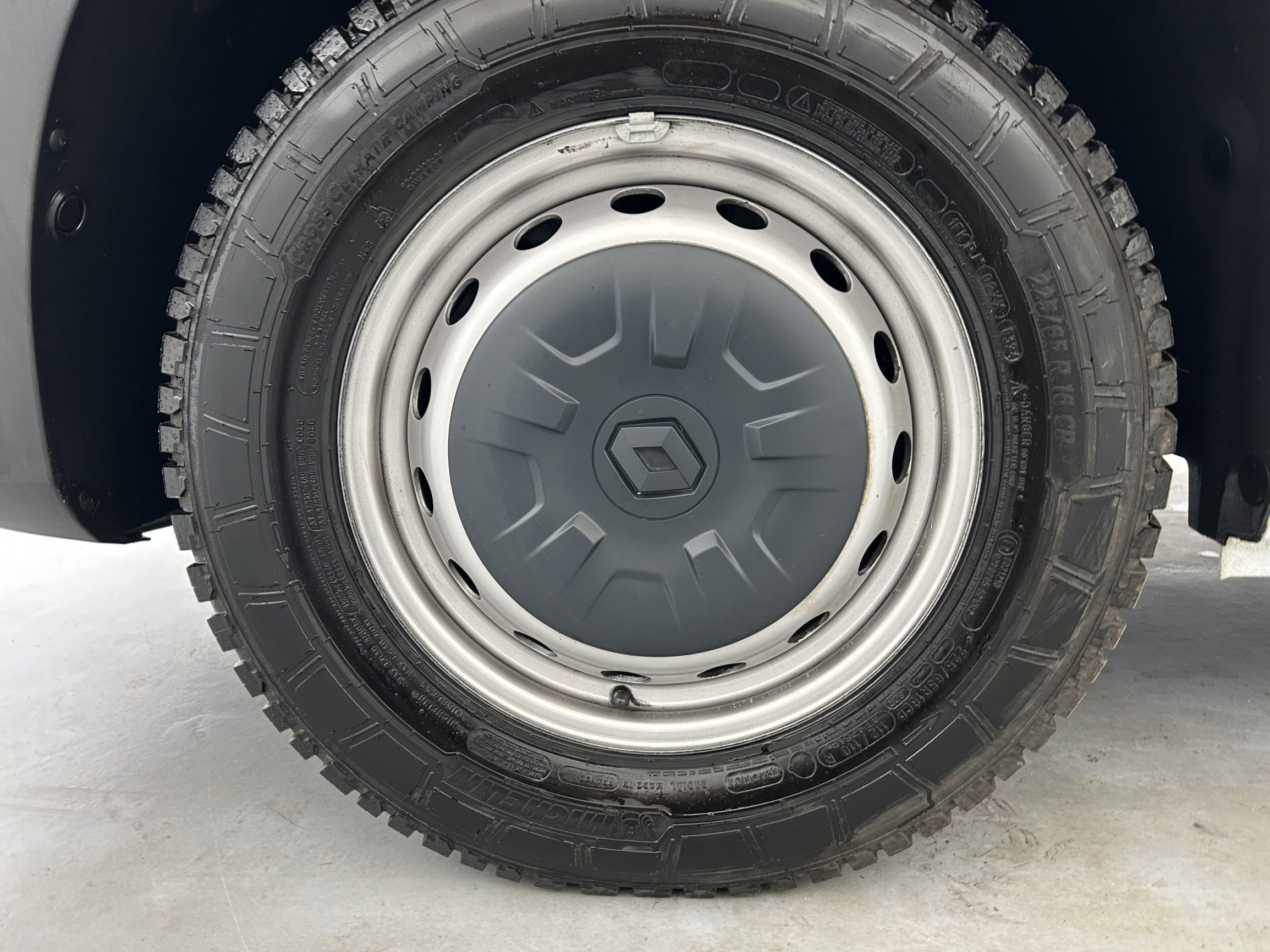 Vente en ligne Renault Master Fourgon MASTER FGN TRAC F3500 L2H2 BLUE DCI 135 au prix de 25 990 €