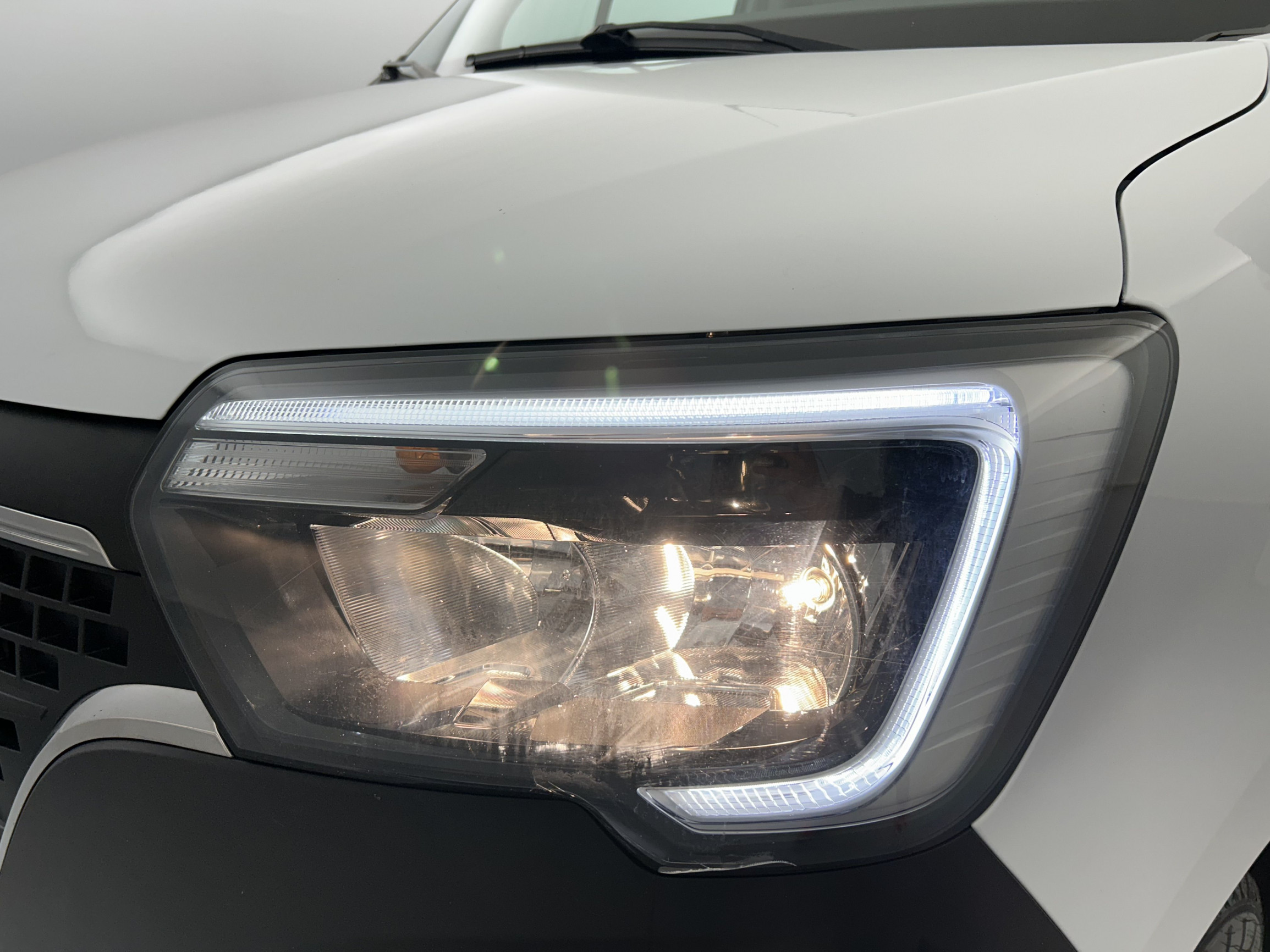 Vente en ligne Renault Master Fourgon MASTER FGN TRAC F3500 L2H2 BLUE DCI 135 au prix de 25 990 €