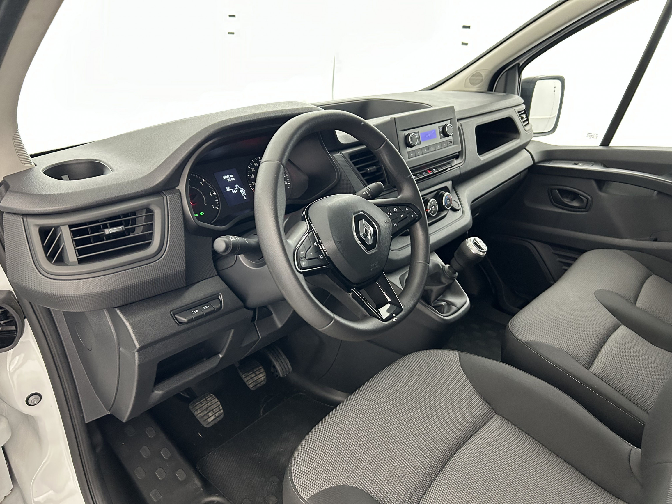 Vente en ligne Renault Trafic 3 Fourgon TRAFIC FGN L1H1 3000 KG BLUE DCI 130 au prix de 23 590 €