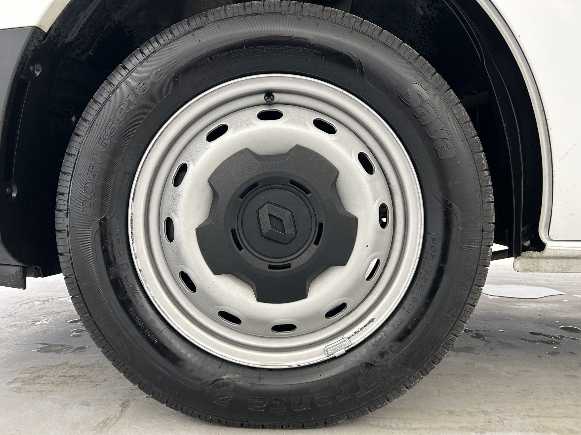 Vente en ligne Renault Trafic 3 Fourgon TRAFIC FGN L1H1 3000 KG BLUE DCI 130 au prix de 23 590 €