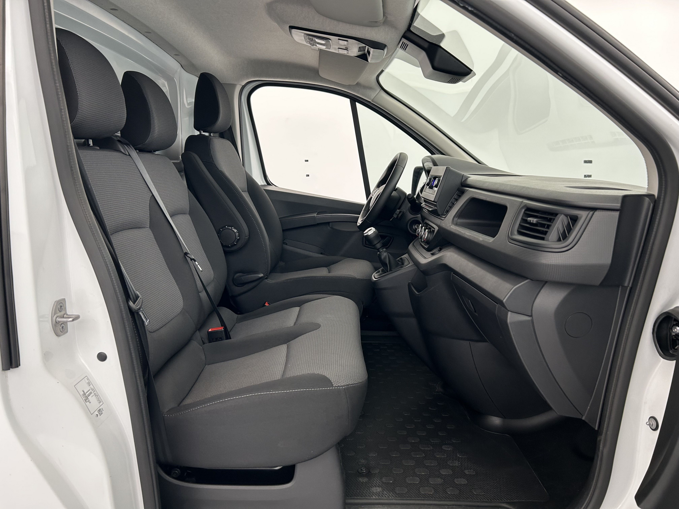 Vente en ligne Renault Trafic 3 Fourgon TRAFIC FGN L1H1 3000 KG BLUE DCI 130 au prix de 23 590 €