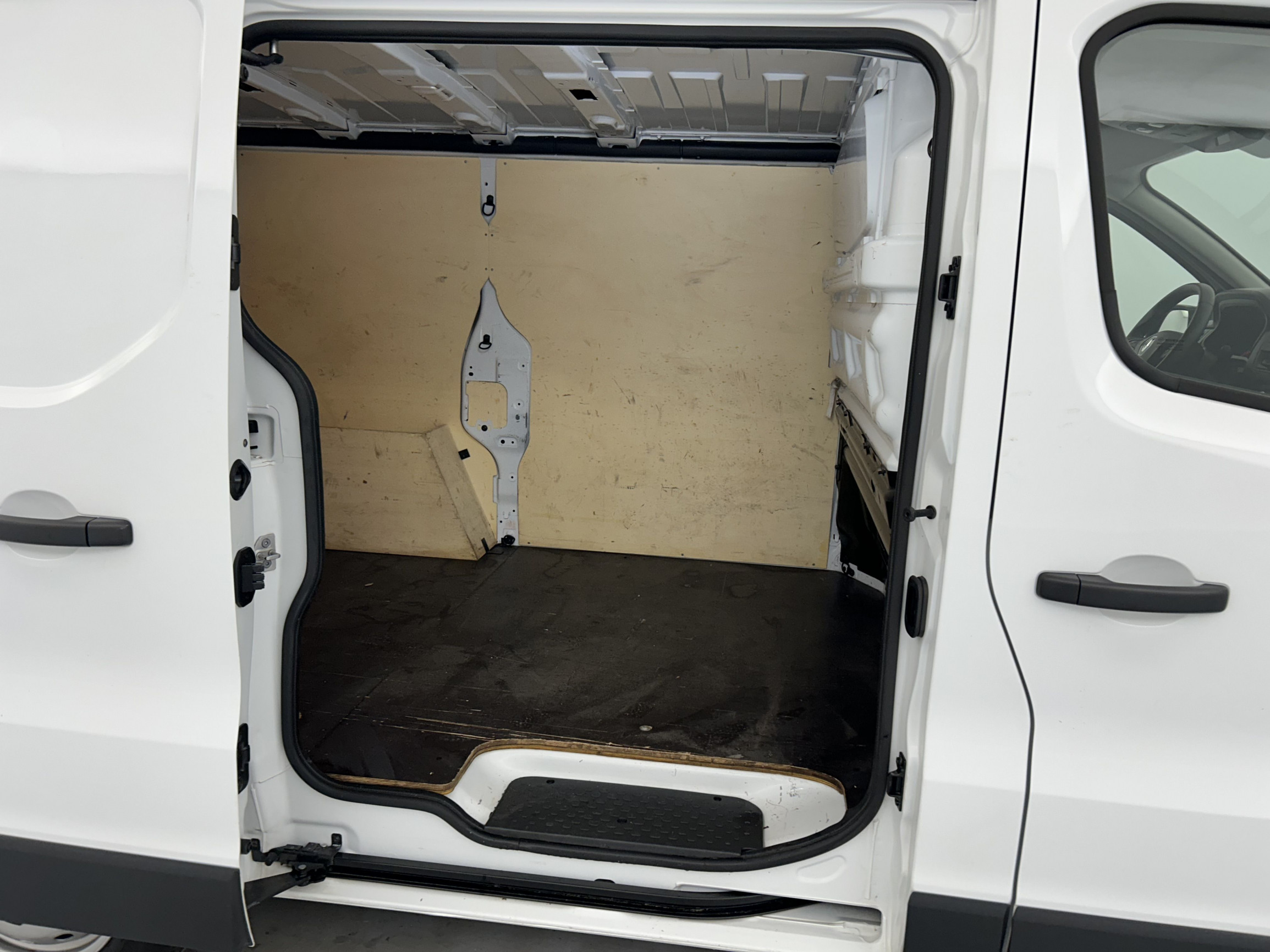 Vente en ligne Renault Trafic 3 Fourgon TRAFIC FGN L1H1 3000 KG BLUE DCI 130 au prix de 23 590 €