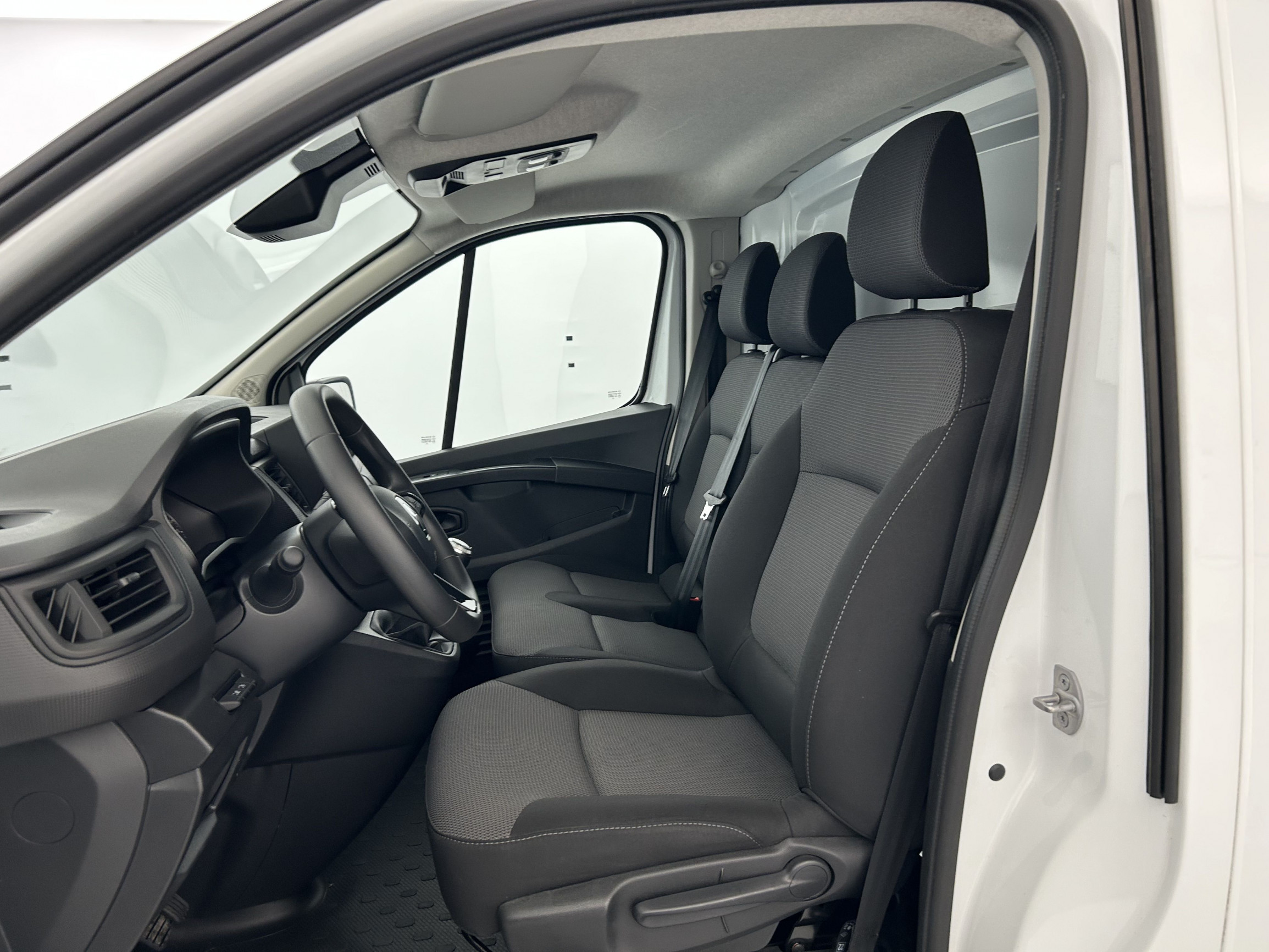 Vente en ligne Renault Trafic 3 Fourgon TRAFIC FGN L1H1 3000 KG BLUE DCI 130 au prix de 23 590 €