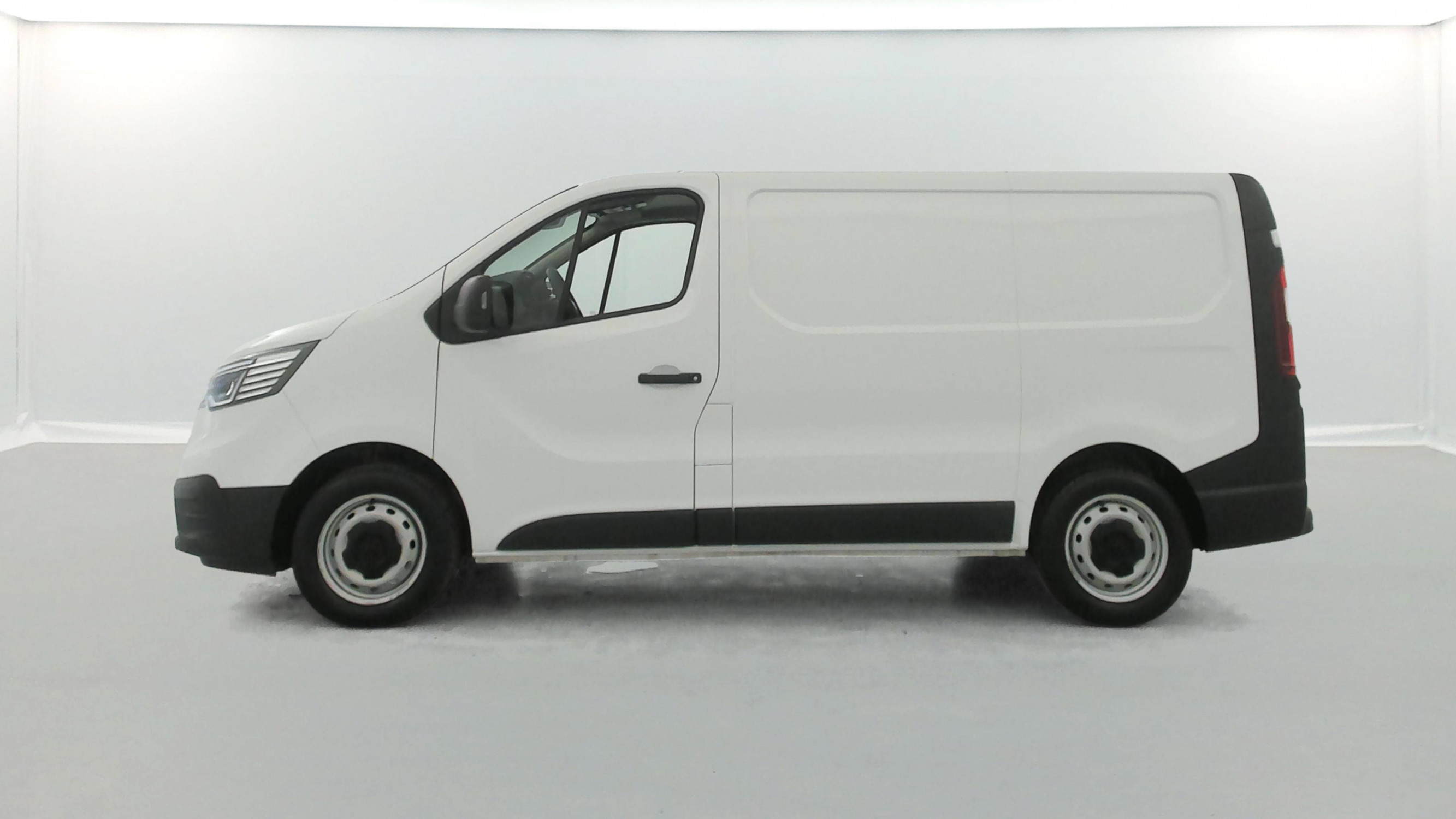 Vente en ligne Renault Trafic 3 Fourgon TRAFIC FGN L1H1 3000 KG BLUE DCI 130 au prix de 23 590 €