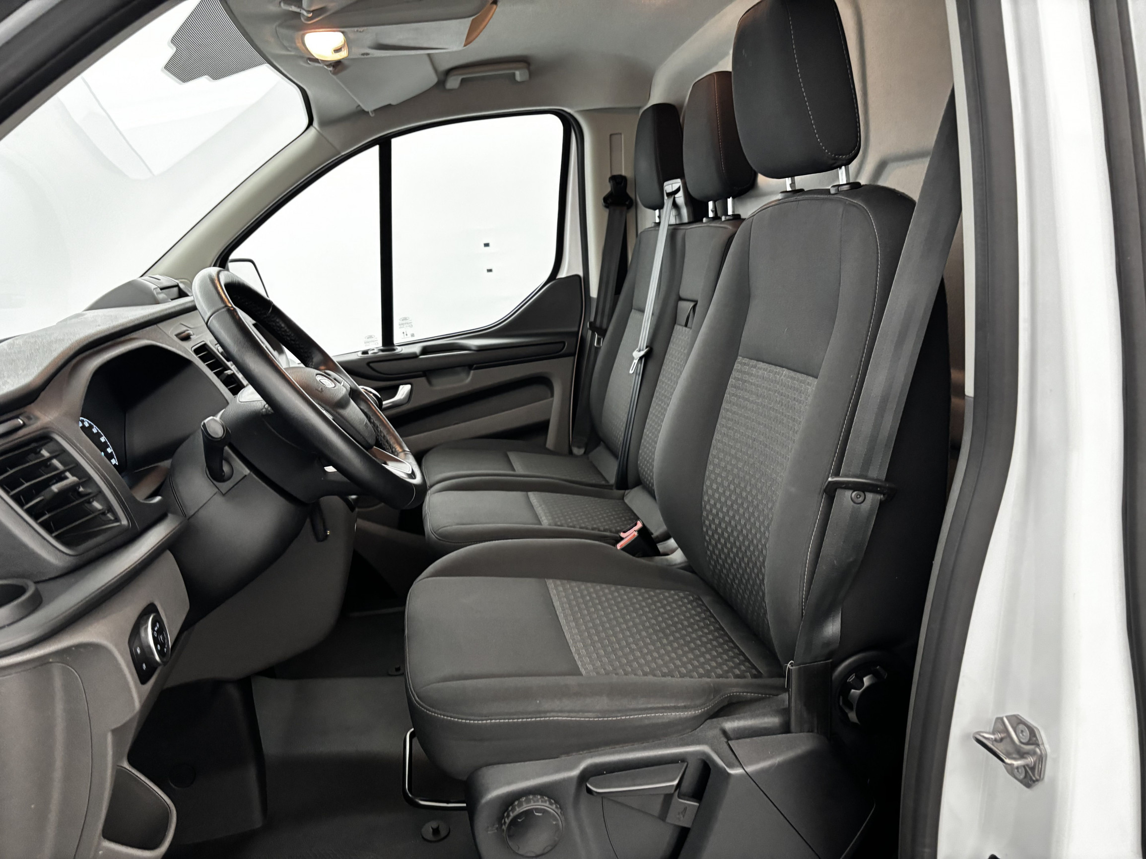 Vente en ligne Ford Transit Custom  300 L2H1 2.0 ECOBLUE 130 MHEV au prix de 22 990 €