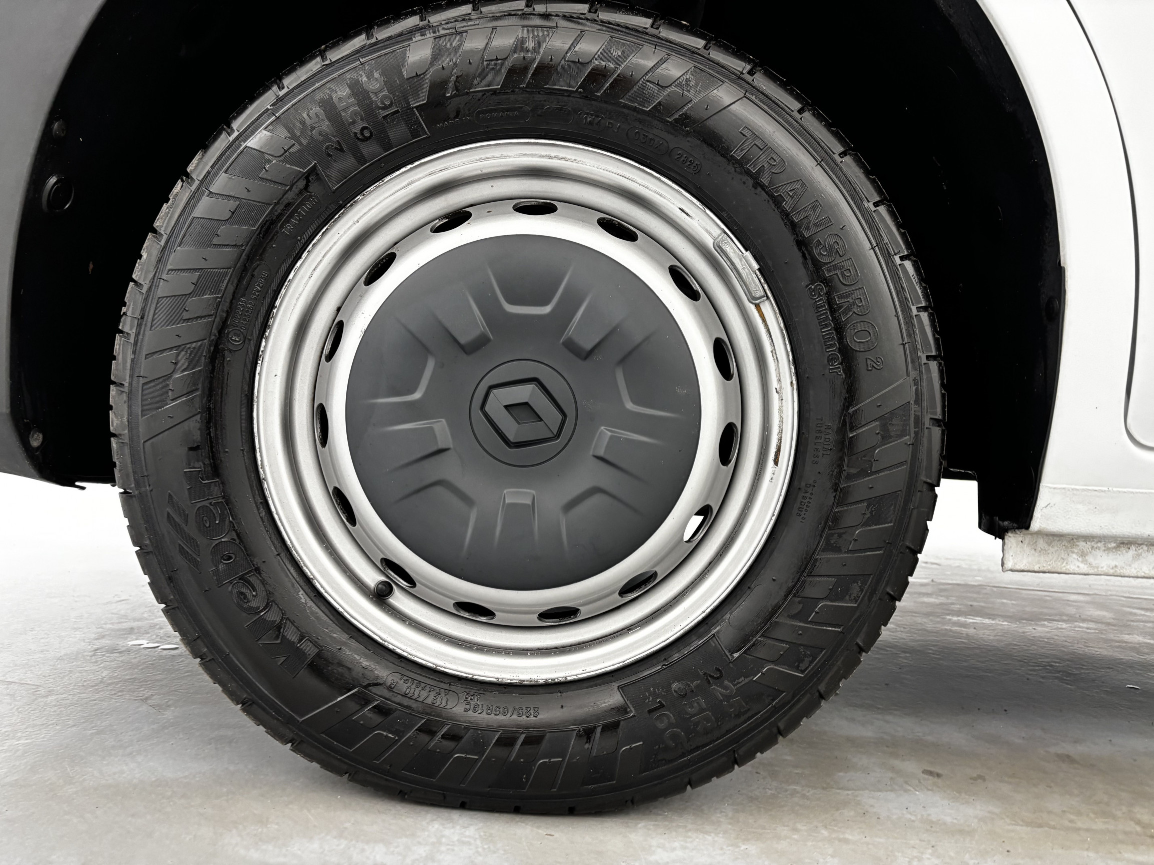 Vente en ligne Renault Master Fourgon MASTER FGN TRAC F3500 L2H2 DCI 135 au prix de 23 990 €