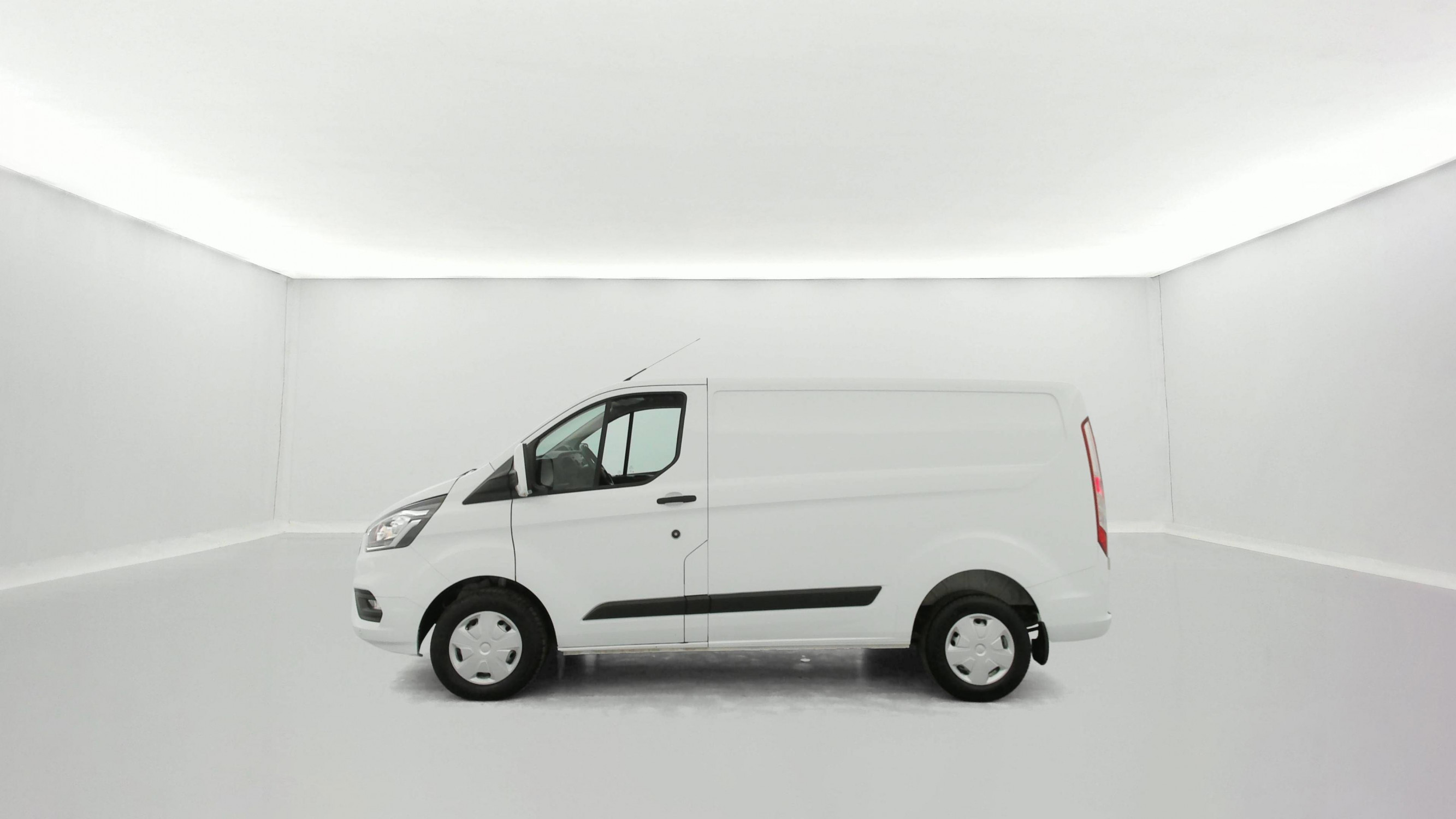Vente en ligne Ford Transit Custom  300 L2H1 2.0 ECOBLUE 130 MHEV au prix de 22 990 €