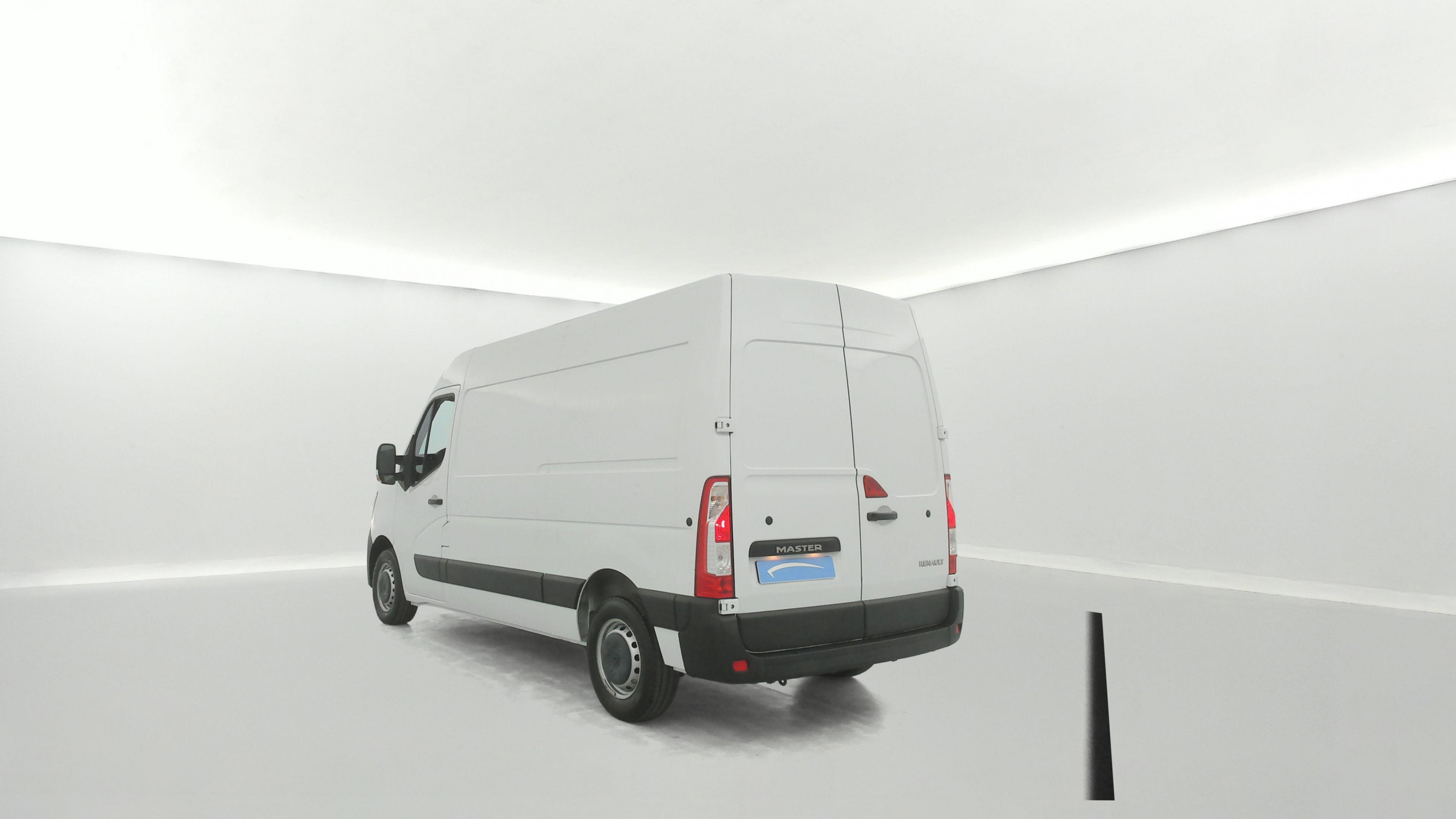 Vente en ligne Renault Master Fourgon MASTER FGN TRAC F3500 L2H2 DCI 135 au prix de 23 990 €